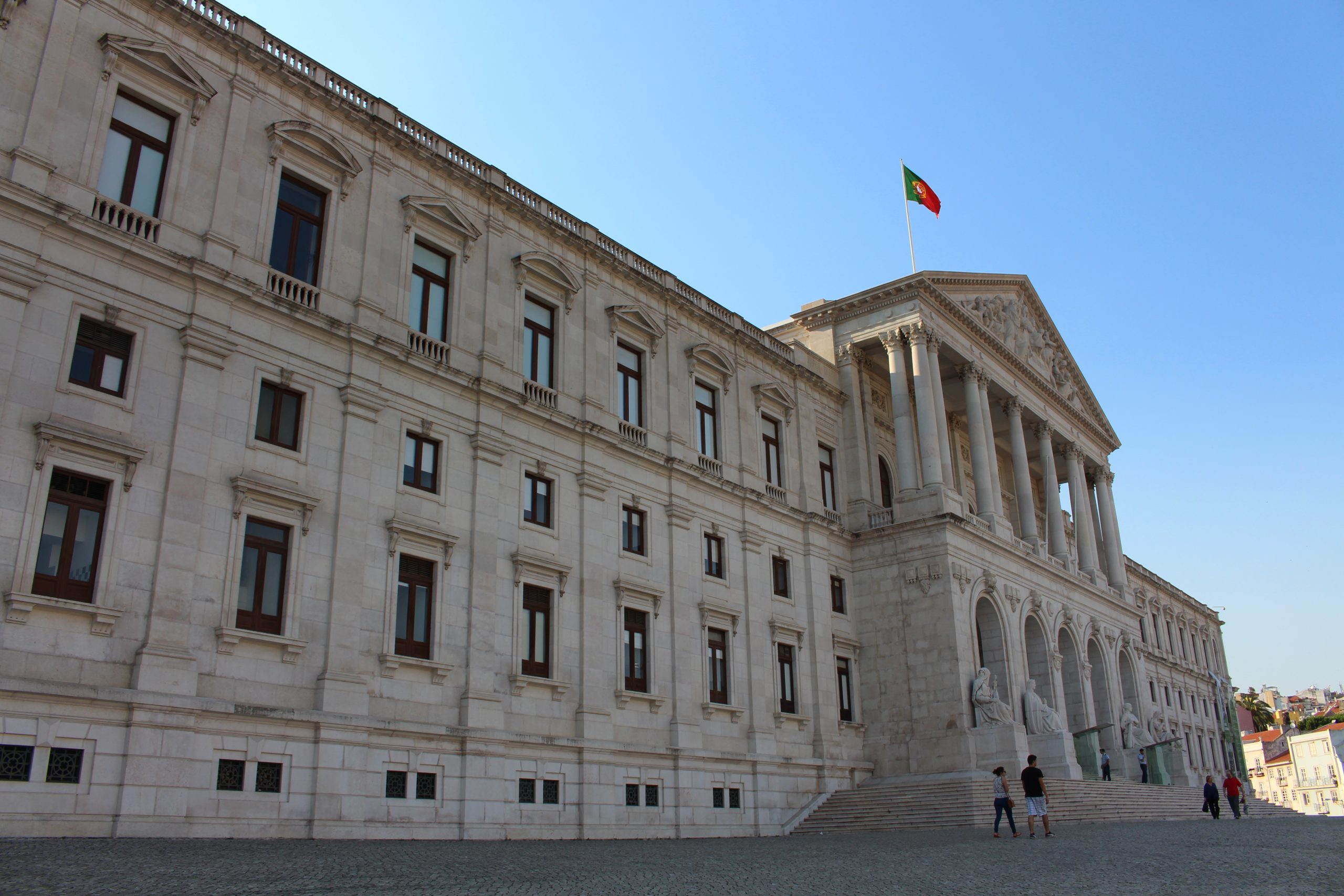 ゼレンスキーはプーチンをスピーチでサラザールと比較します