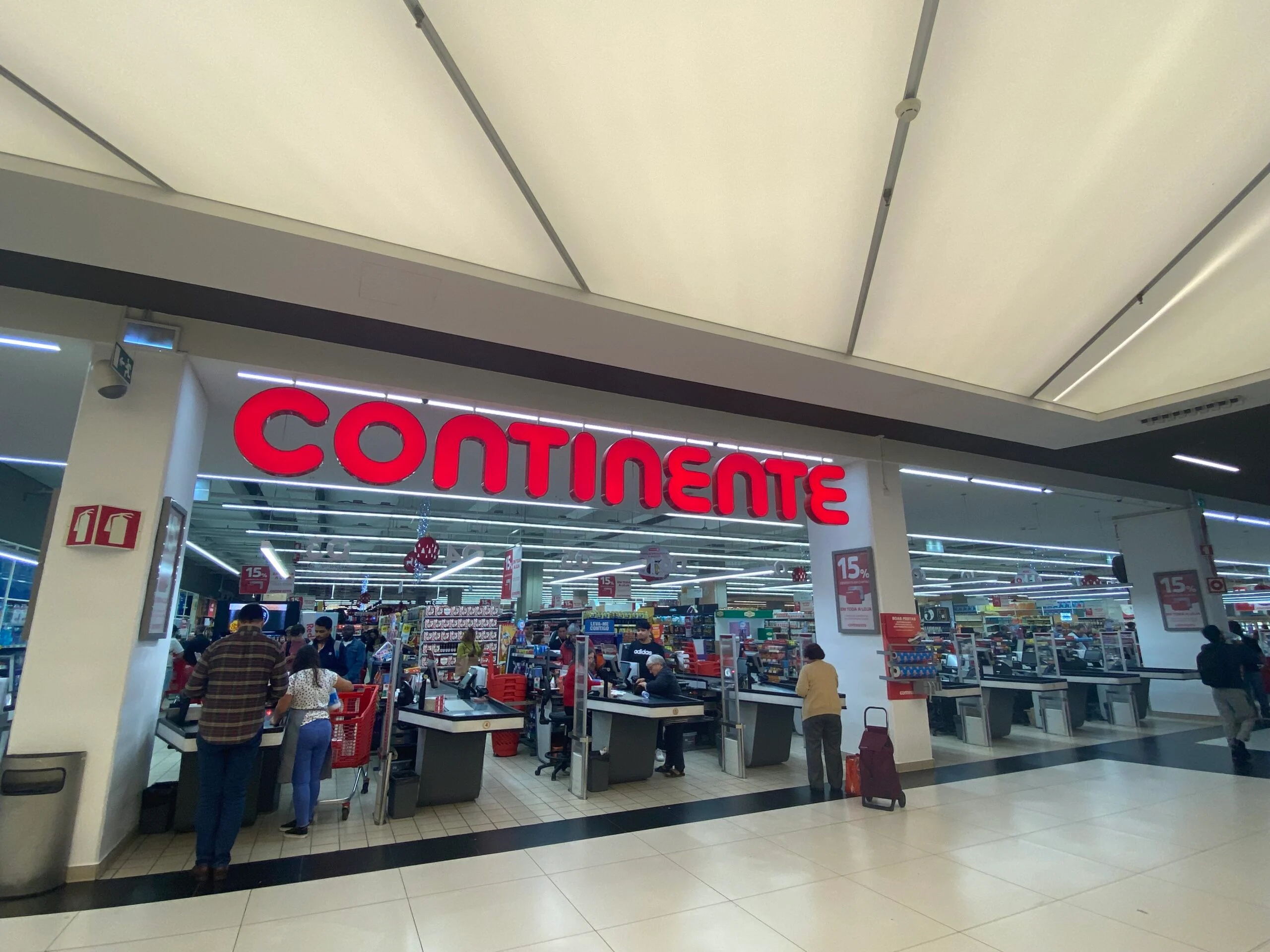 リスボンで見つけにくい材料を見つけるのに役立つ9つのスーパーマーケット