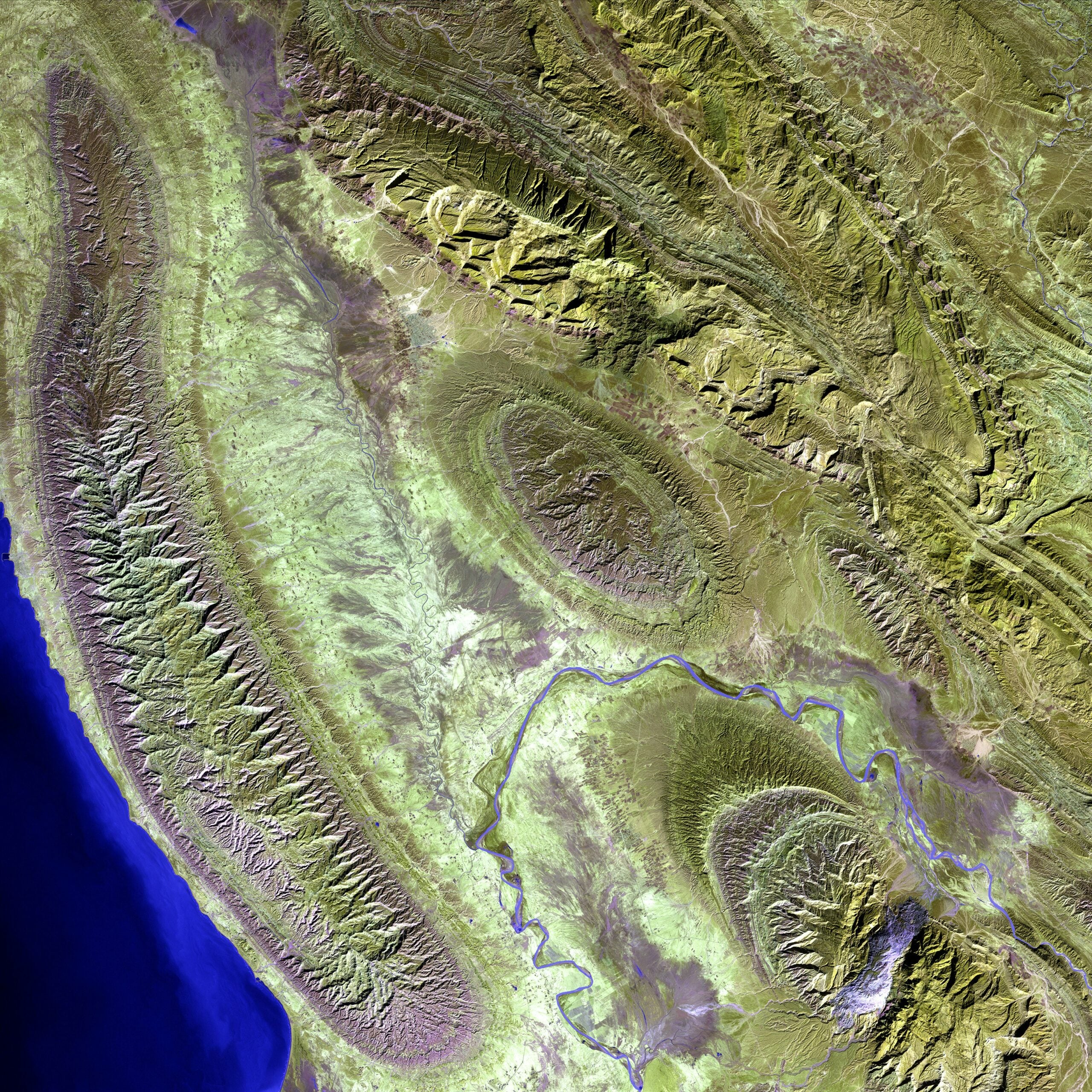 テヘランのポルトガル大使館は、ポルトガル国民に出国するように頼みます