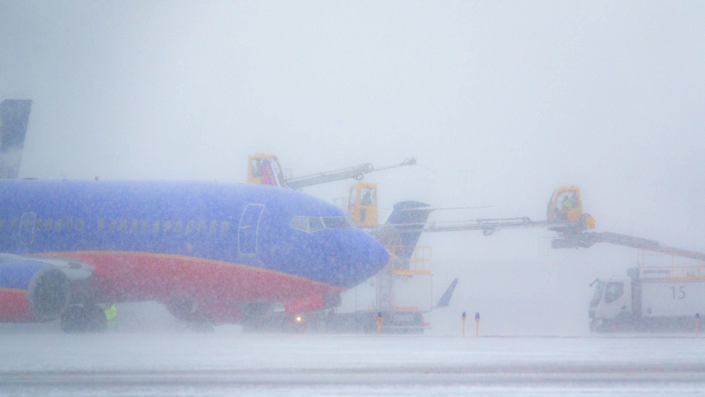 深刻な吹雪は、トロントシティ空港でのフライトを混乱させます