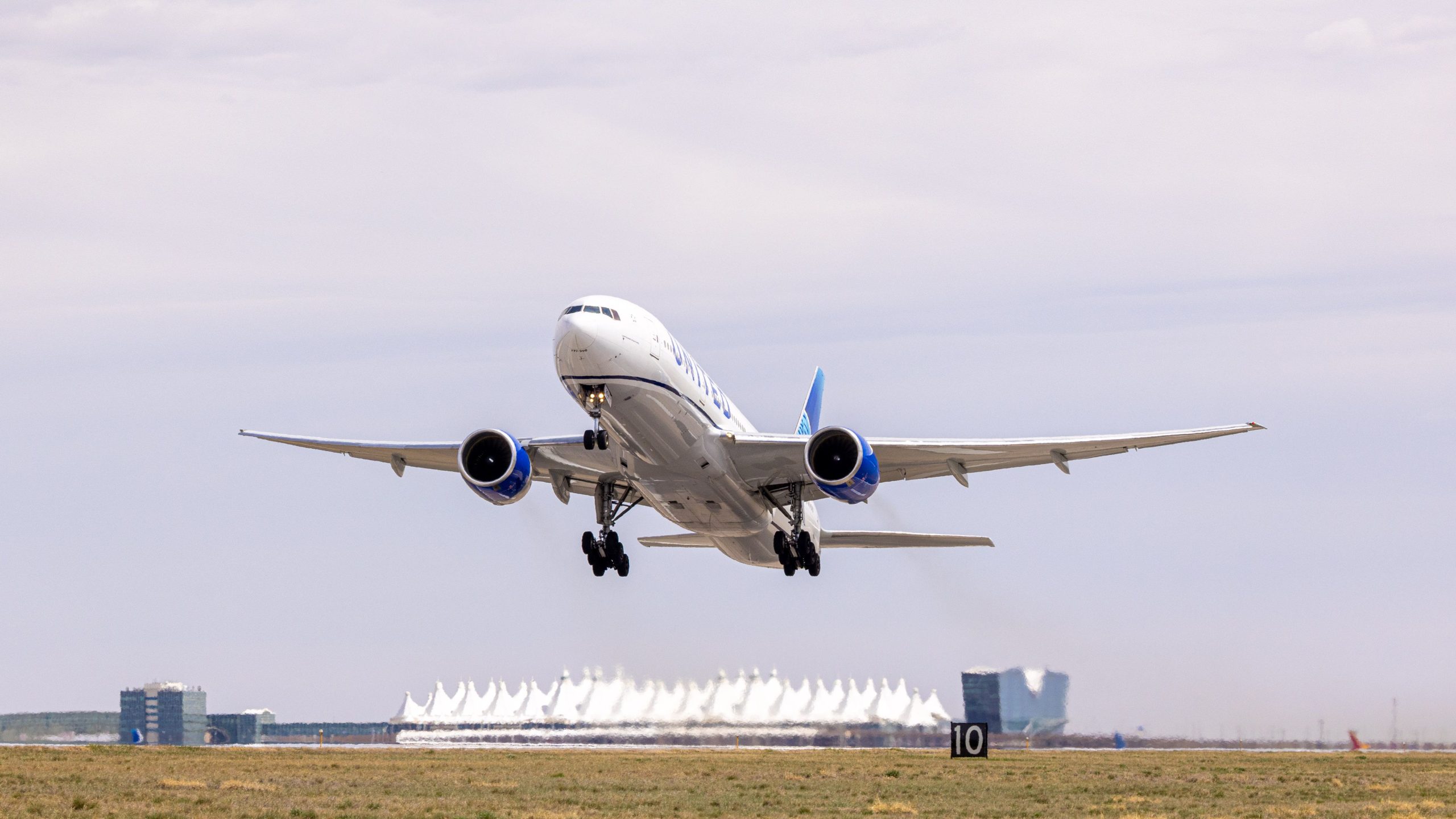 最近の出来事の後、FAAからの精査の増加に直面するユナイテッド航空