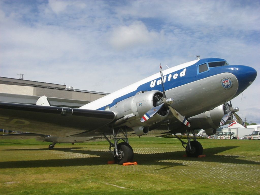 1,000セールスのマークを破る最初のコマーシャル飛行機は何でしたか？