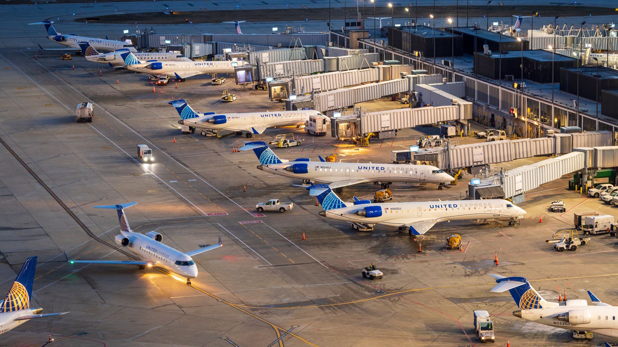 ユナイテッド航空の乗客は、シカゴ・オヘアで銃で飛行機に乗った後に逮捕されました