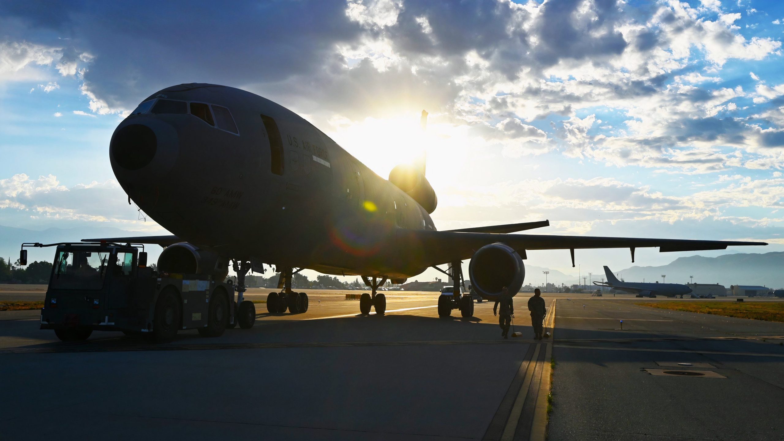 US Air Force Air Refueling Squadronは最終飛行でKC-10Aエクステンダーを取得します