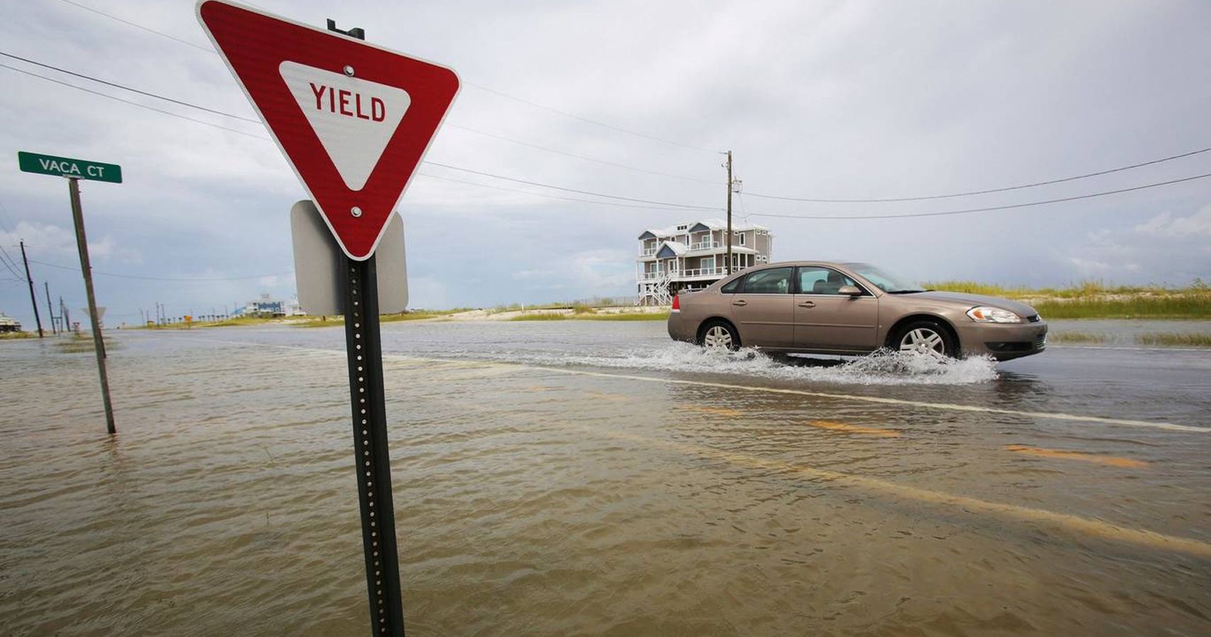 鉄砲水があなたの道路旅行を台無しにするとき、ここに何をすべきかがあります
