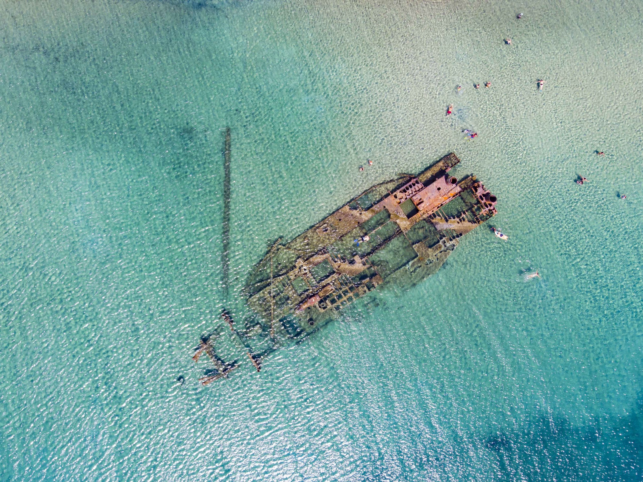 シュノーケリング中に探索できるカリブ海の難破船、さらに滞在する場所