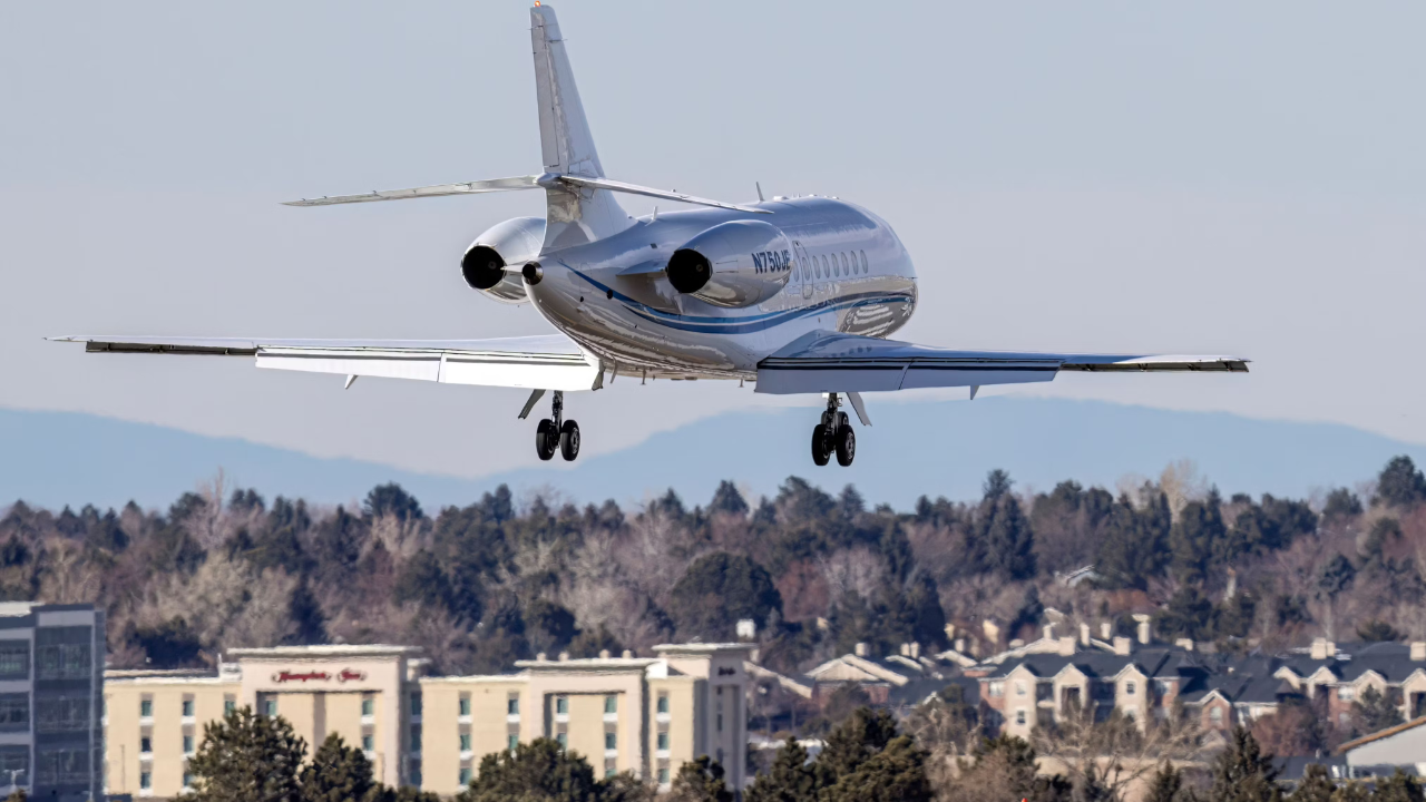 Dassault Falcon 2000対Bombardier Challenger 605：どのプライベートジェットが最適ですか？