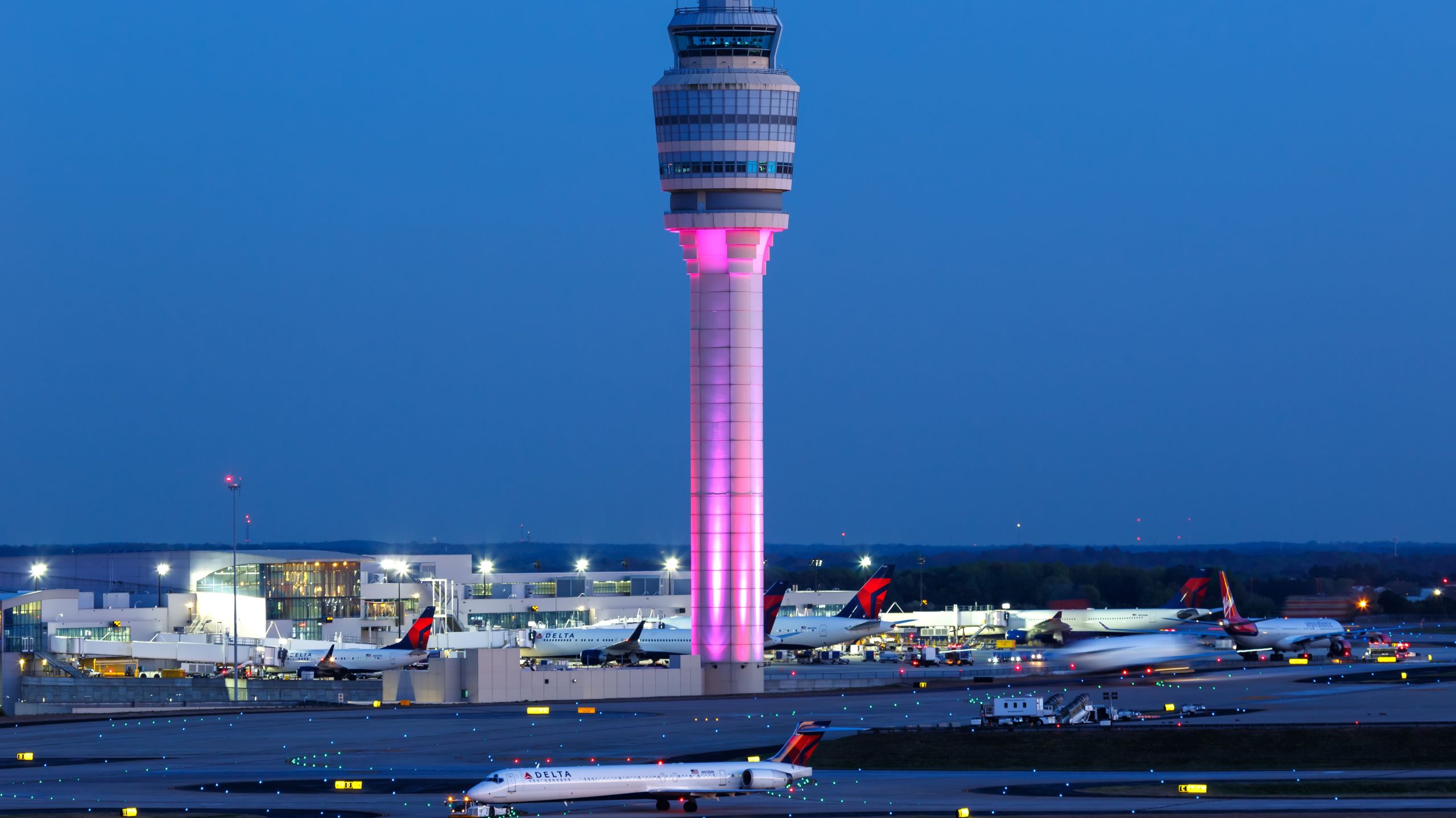 分析：2024年のフライト数による米国で最大の5つの空港