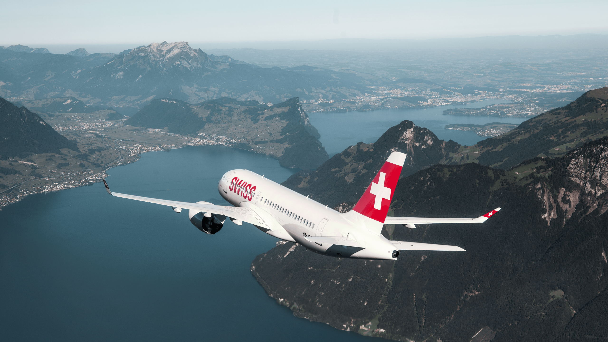 飛行機から電車まで：スイスはエアレイルネットワークを4つの新しい風光明媚なスキーの目的地に拡張します