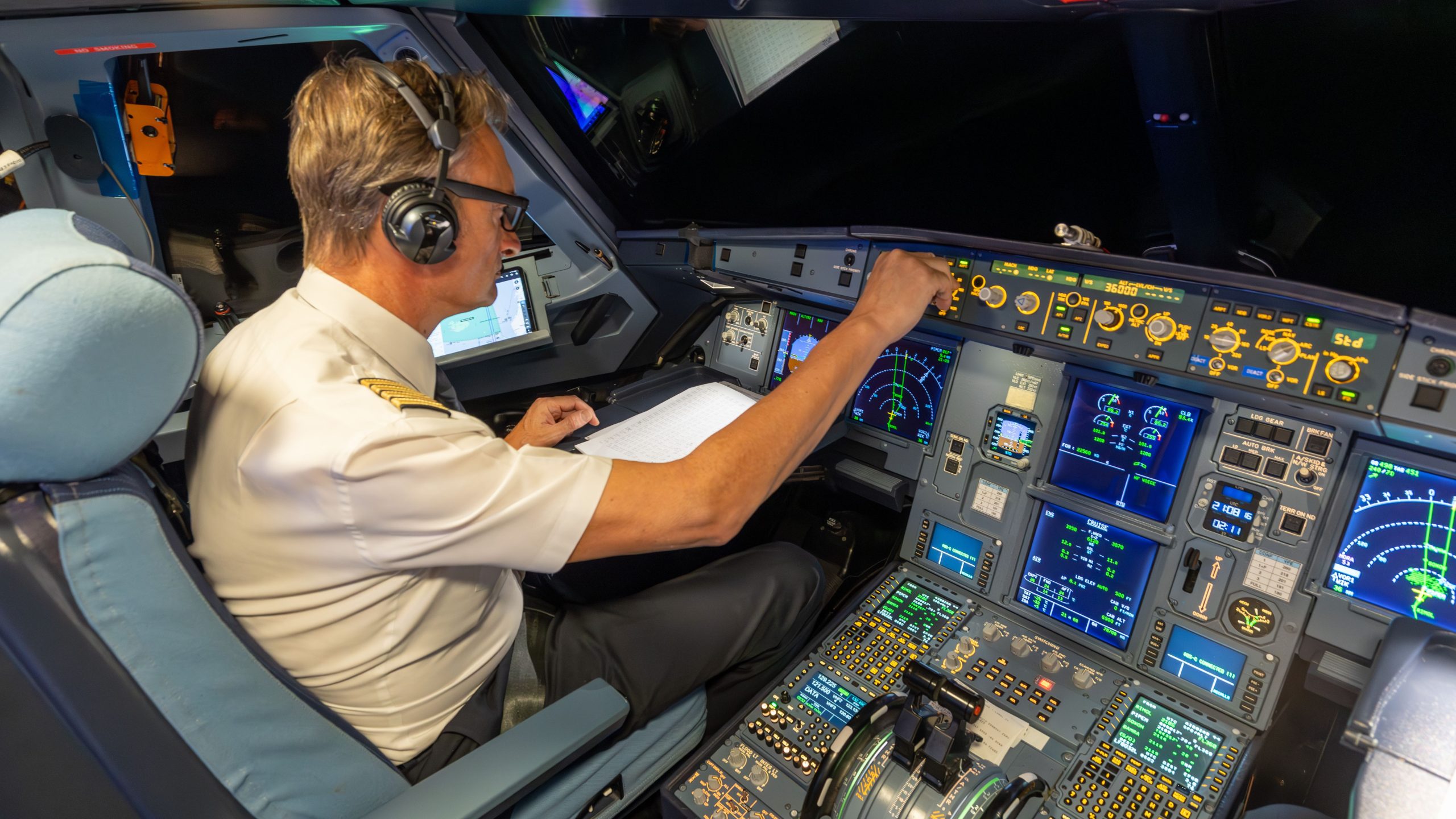 コックピットボタン：パイロットはどのようにしてそれらをすべて覚えていますか？どちらが最も重要ですか？