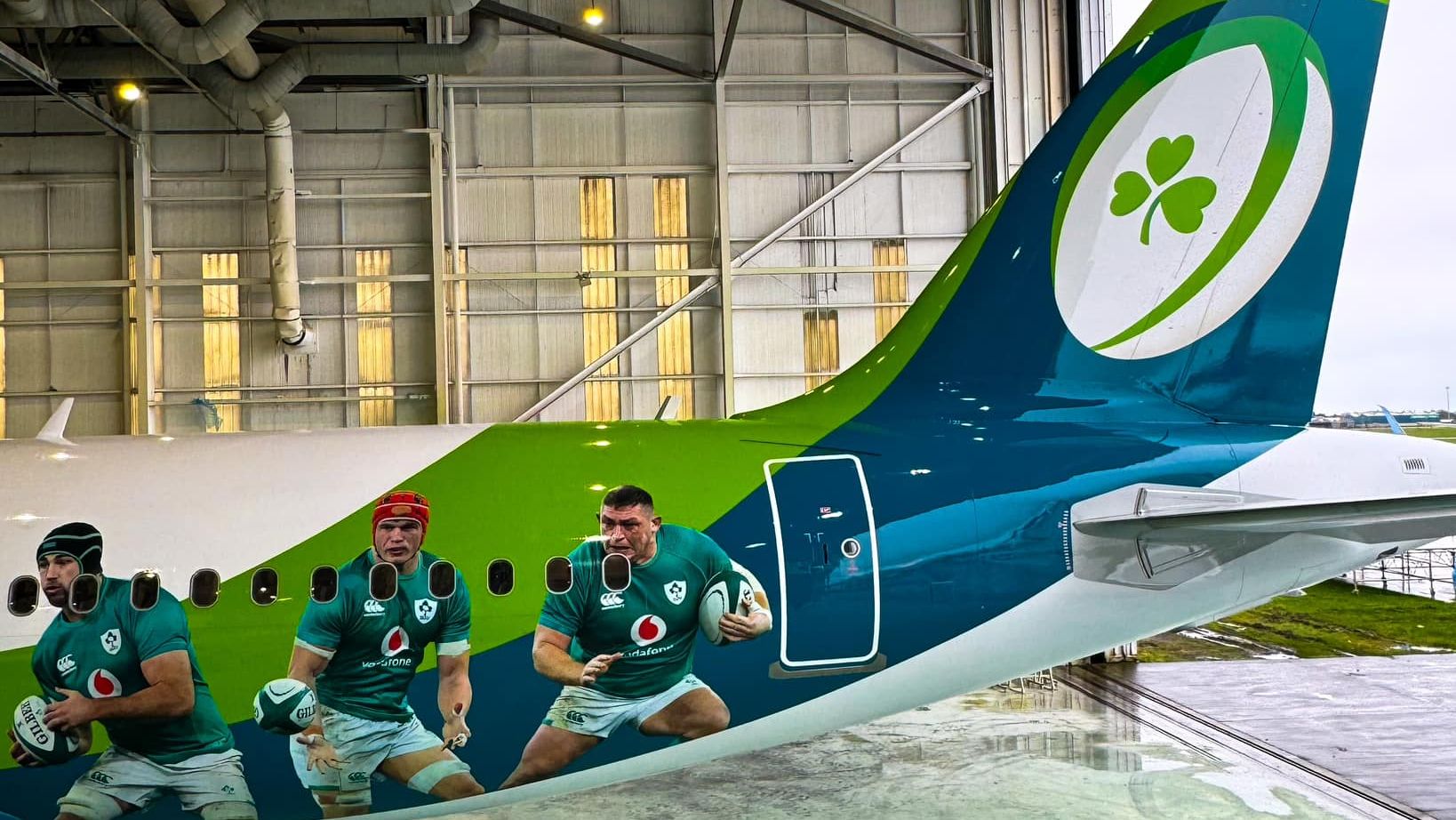 Aer Lingus Repaints Airbus A320と新しいアイルランドのラグビーのカラーリング