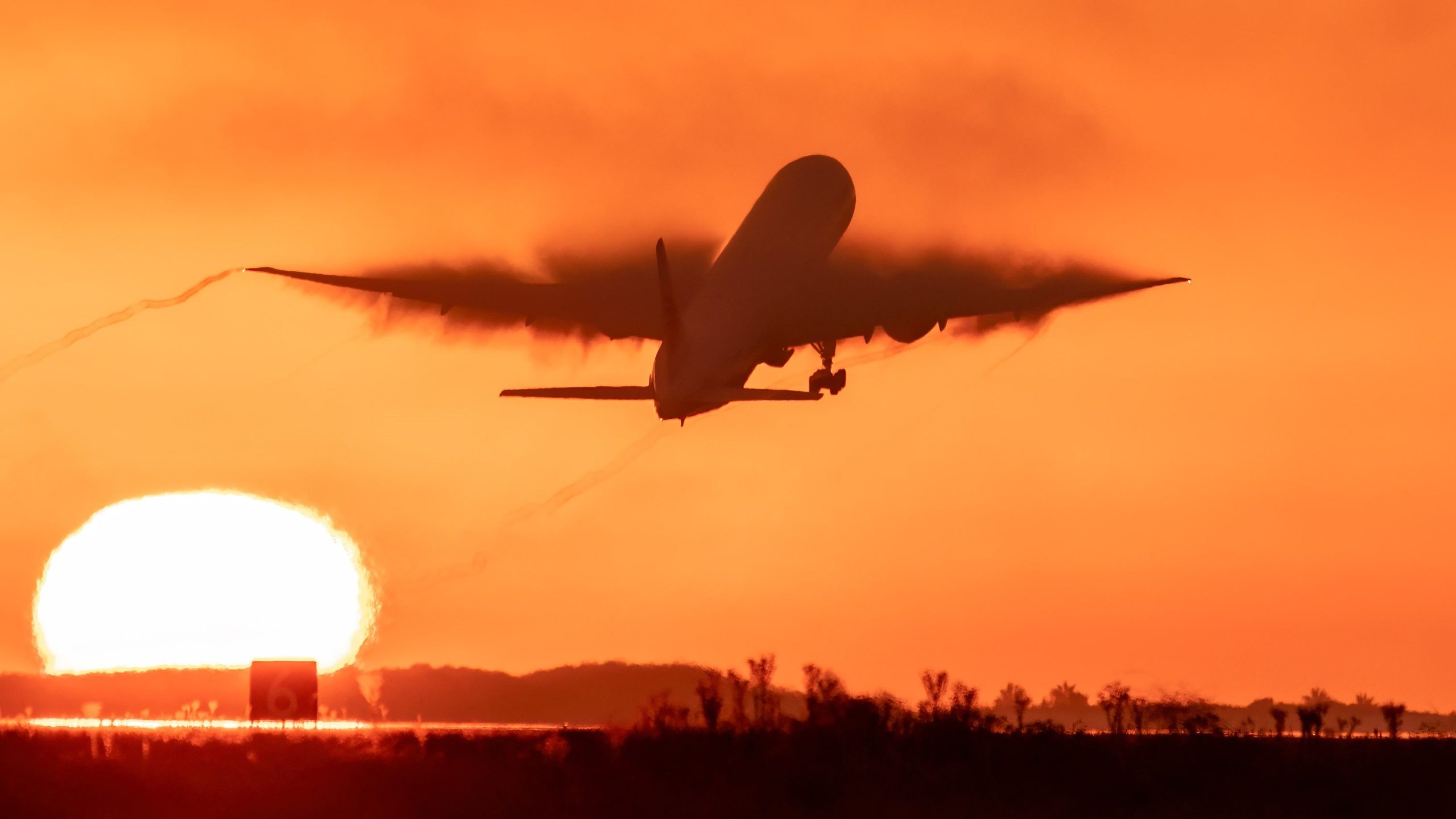 公開：4月に世界最大の長距離航空会社