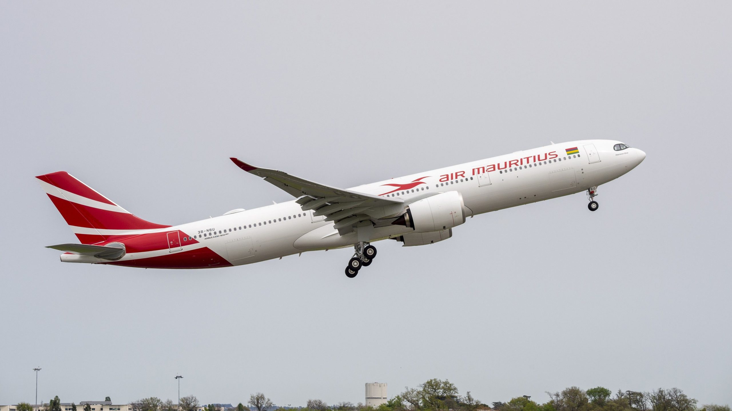 トロピカルサイクロンが40回以上のフライトをキャンセルした後、モーリシャス空港が再開します