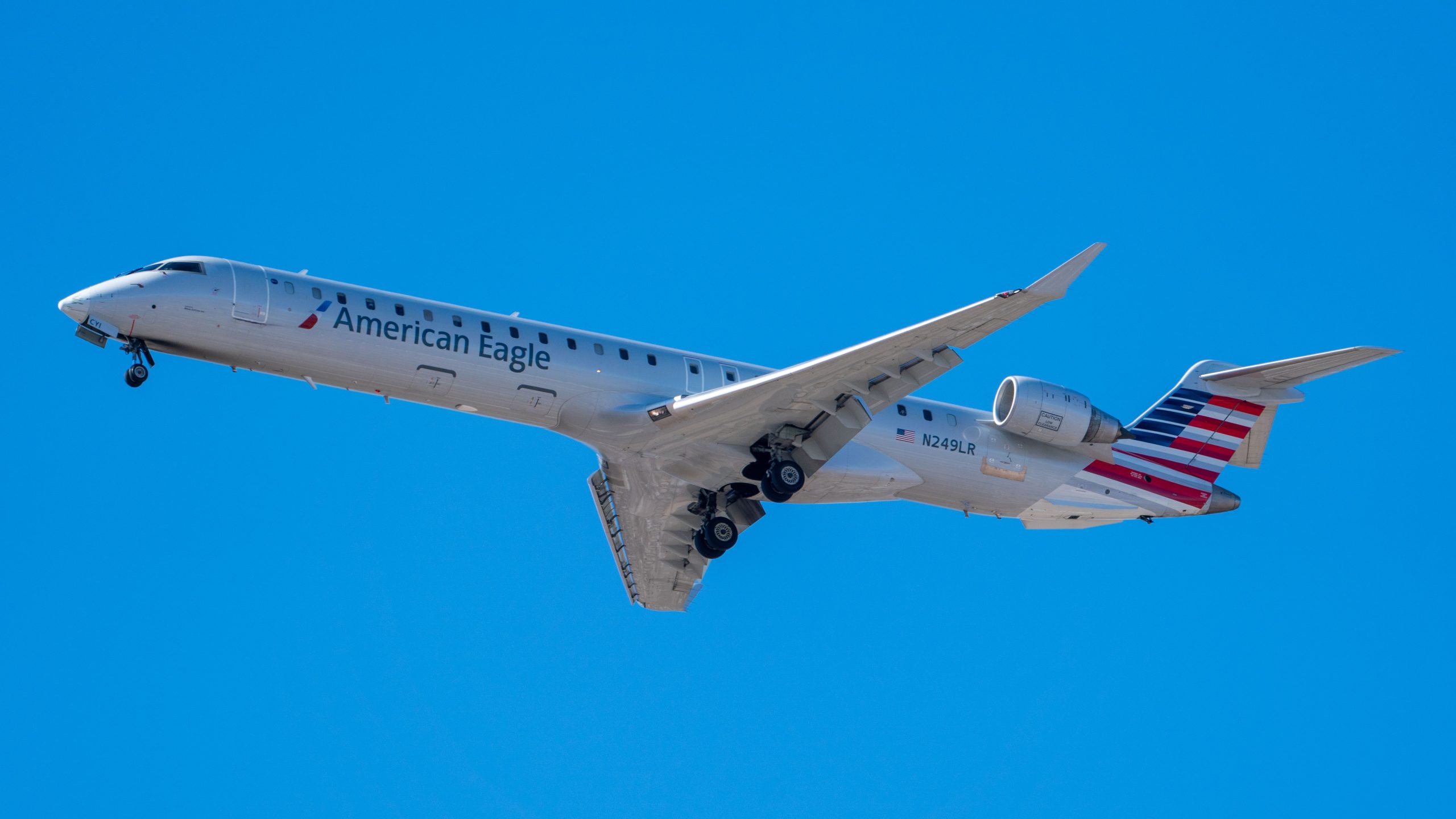 FAAは、アメリカのイーグルとデルタ接続のCRJ900が互いに725フィート飛んでいるにもかかわらず「分離」されたと考えています