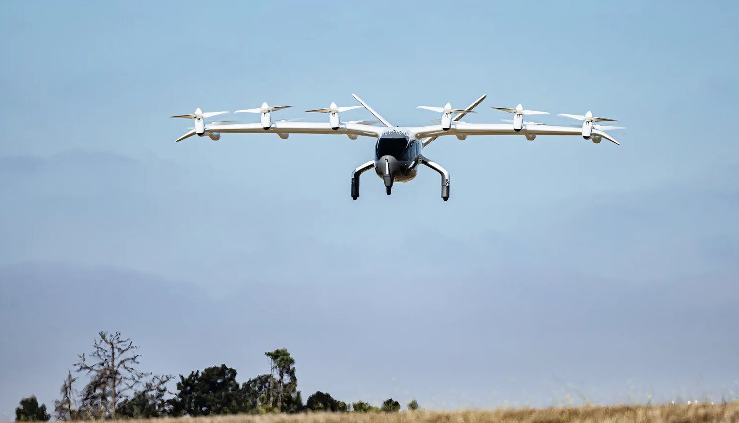 アーチャー航空は、主要なユナイテッド航空のハブでタクシーサービスの運営に向かって移動します