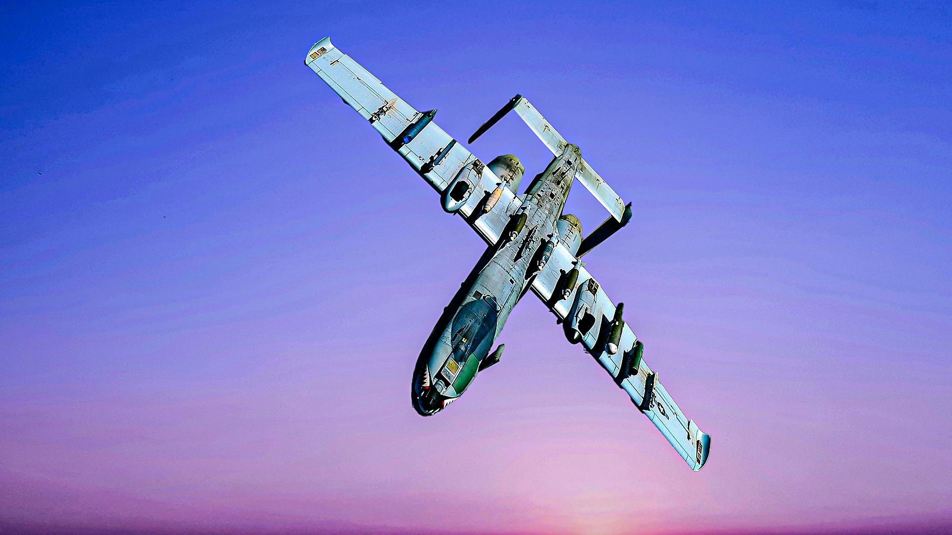 なぜ一部の軍用機はカモフラージュで描かれているのに、他の航空機はそうではないのですか？