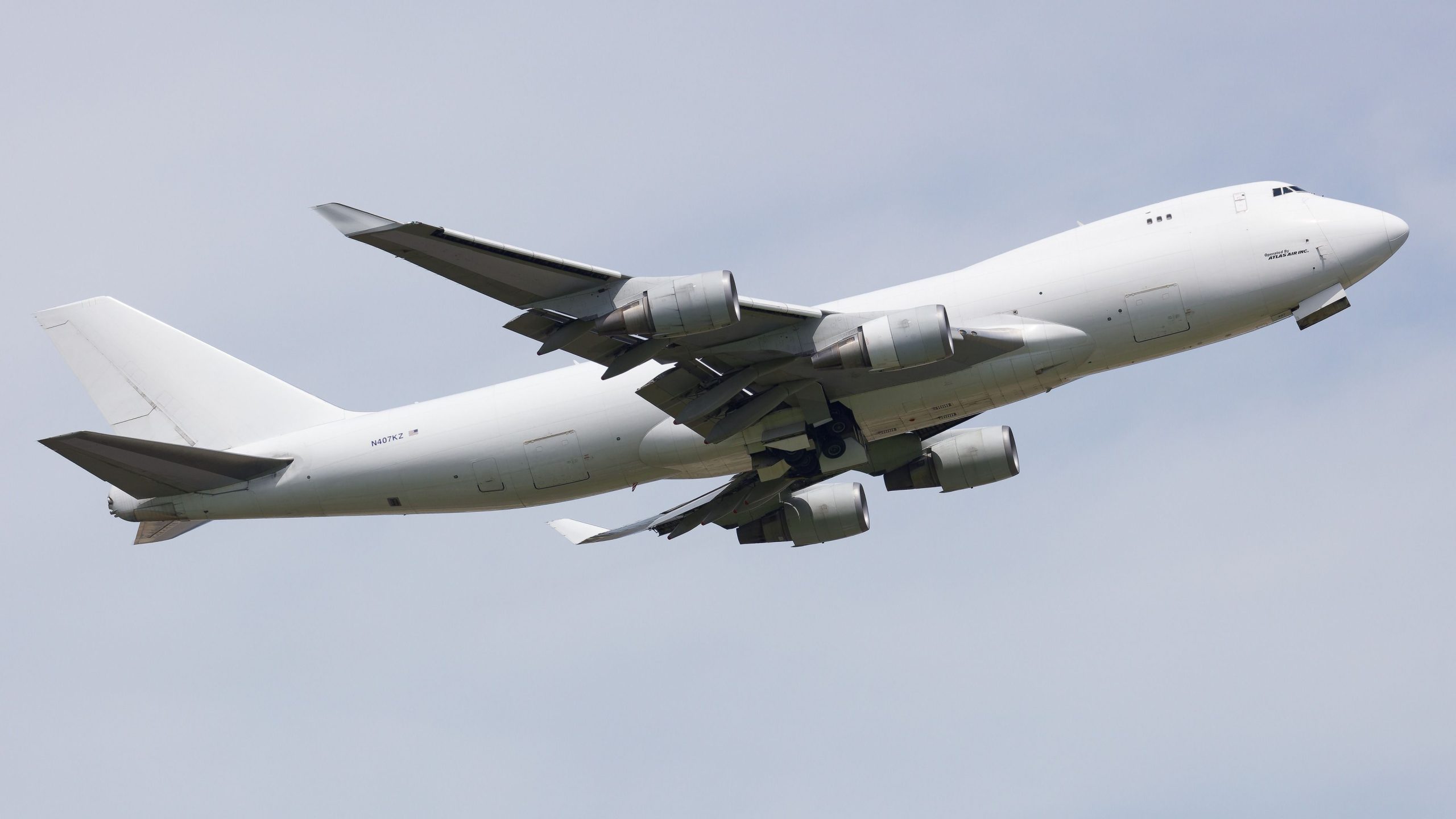 香港空港の滑走路で障害者747アトラスボーイング747が186便遅れ