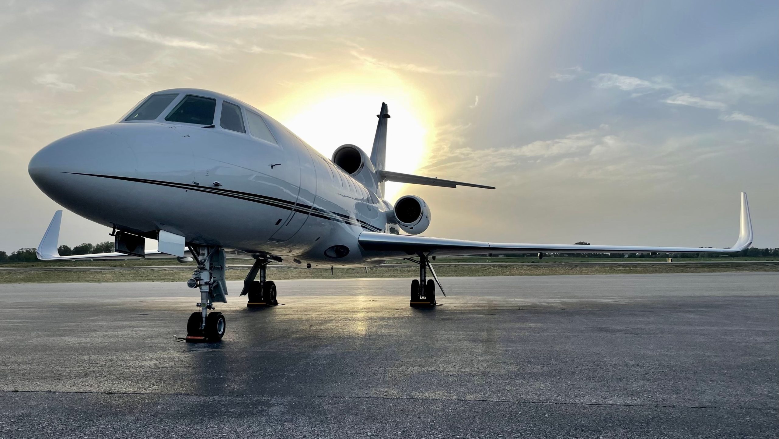 ダッソー航空は、ファルコンが25％下落するにつれて、プライベートジェットの販売が崩壊するのを見ています