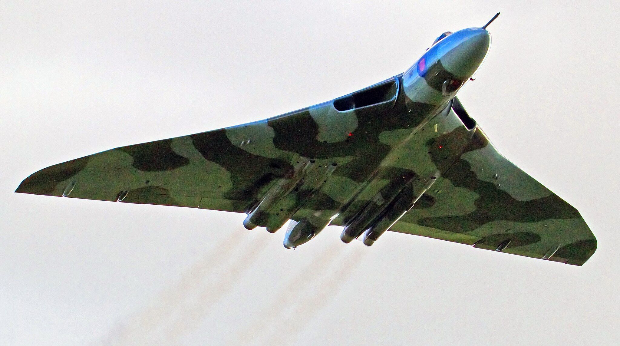 Avro Vulcan Bomberの象徴的な「Howl」サウンドの原因は何ですか？