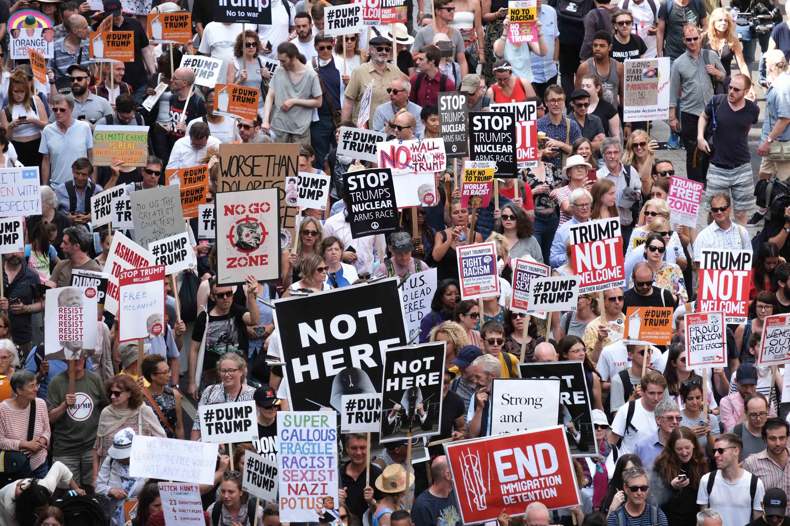 前例のない「ハンズオフ！」土曜日の米国と世界の抗議は、広範囲にわたる混乱を引き起こします