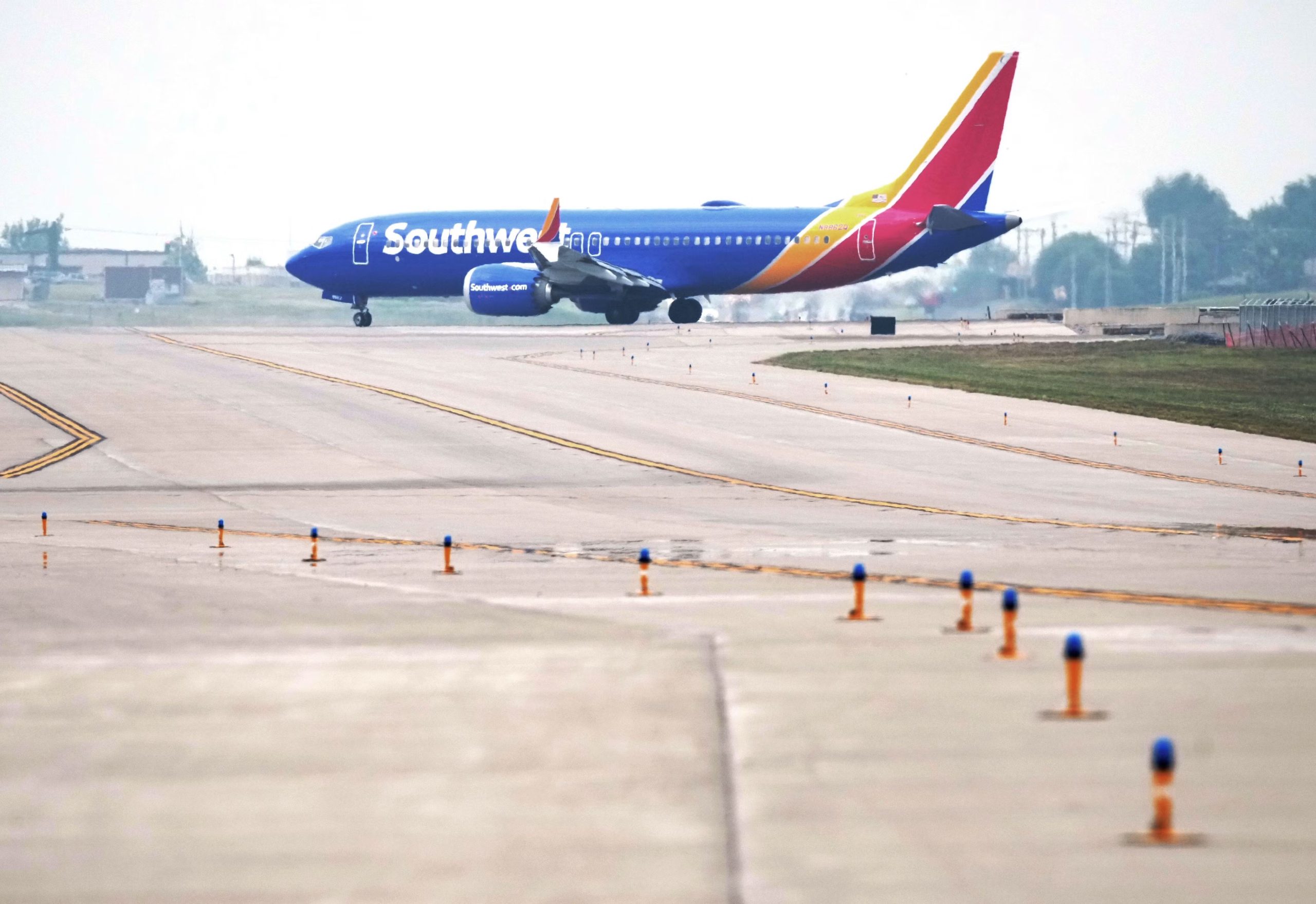 ドリーパートンが6,000近くの署名を受け取った後、ナッシュビル国際空港の名前を変更する請願