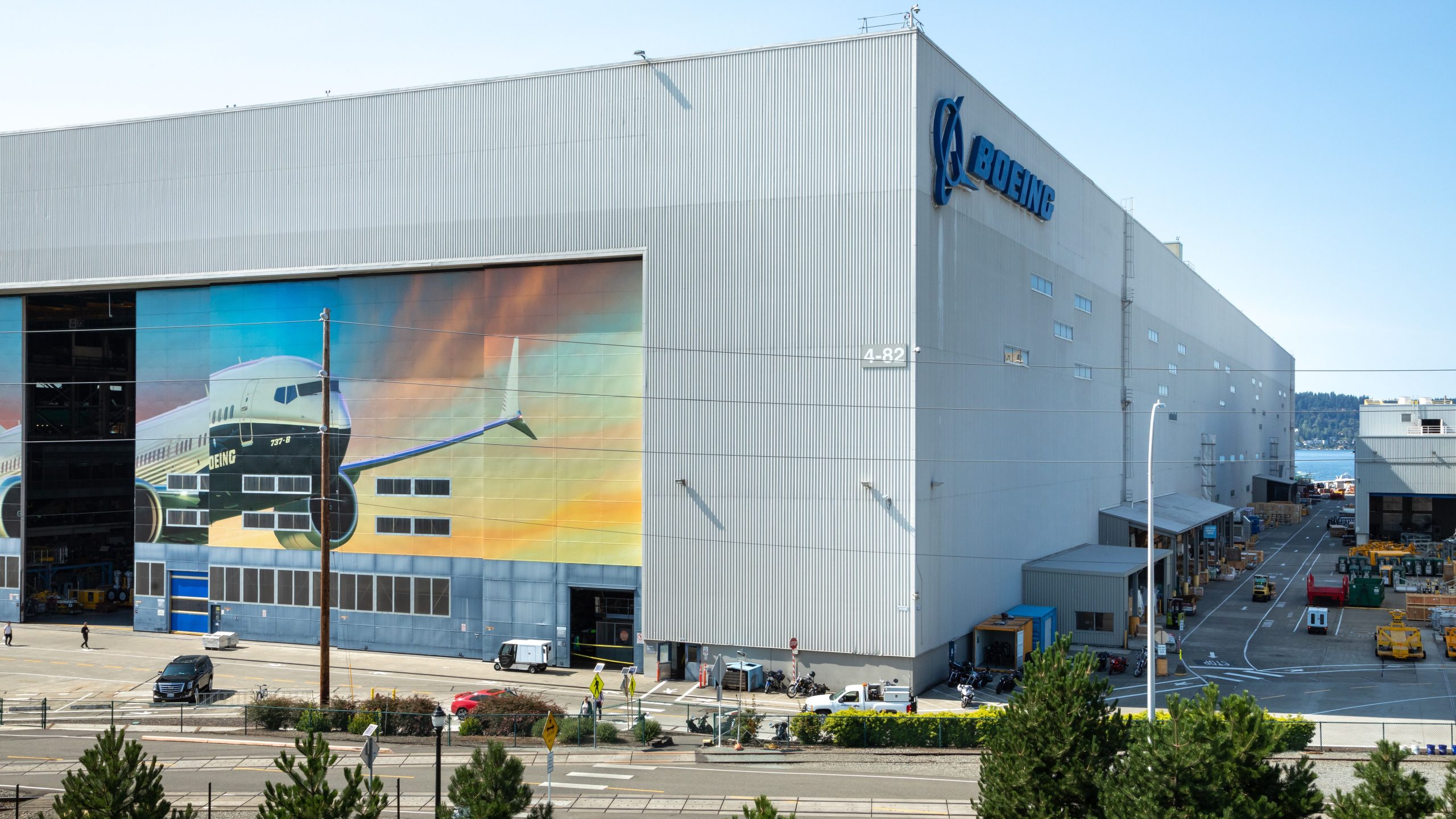 ボーイングは、ストライキを終了するためにIAMとの協議を再開します