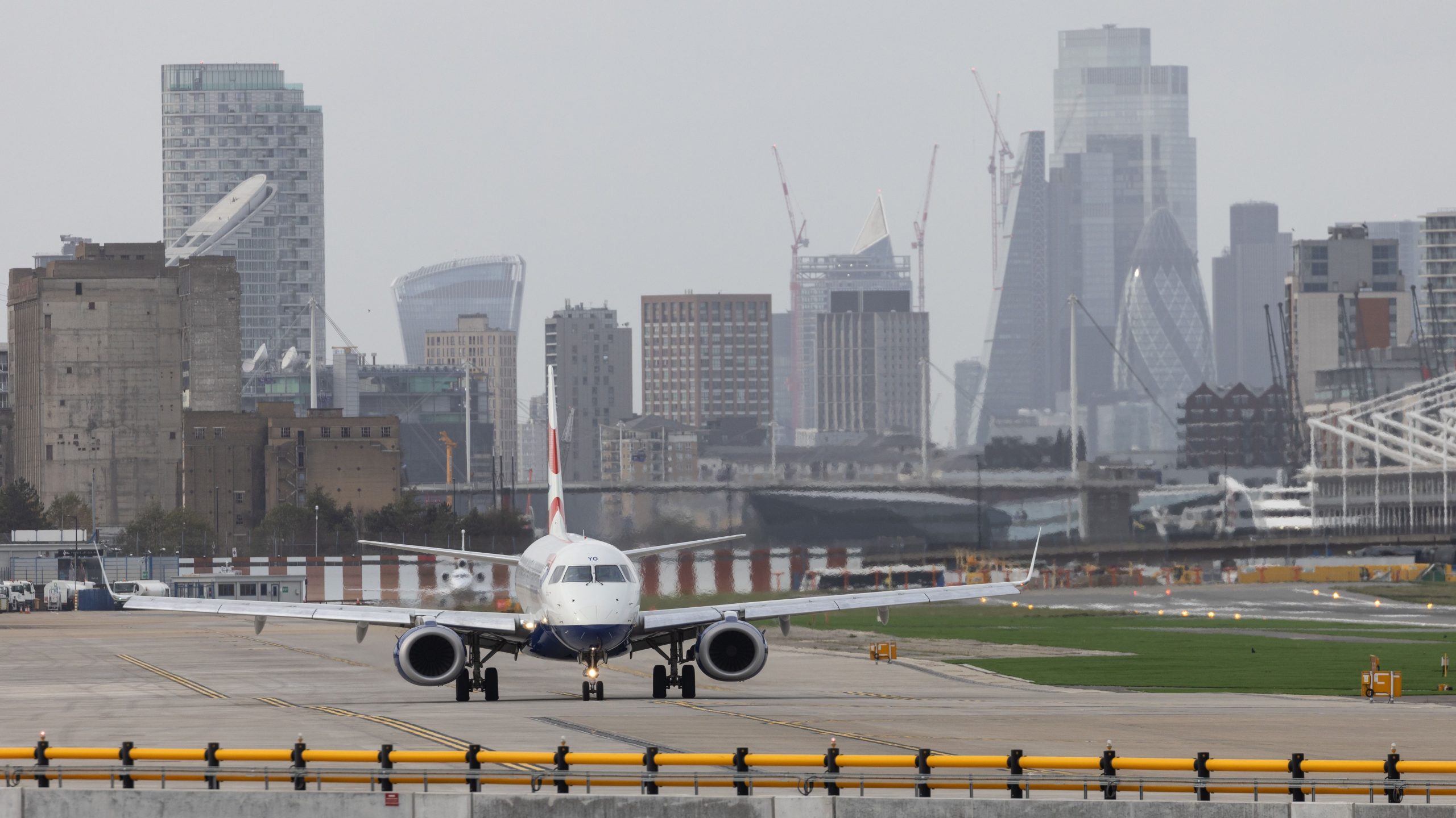 ロンドンシティ空港は、新しいアップグレードされた出発ラウンジを完成させます