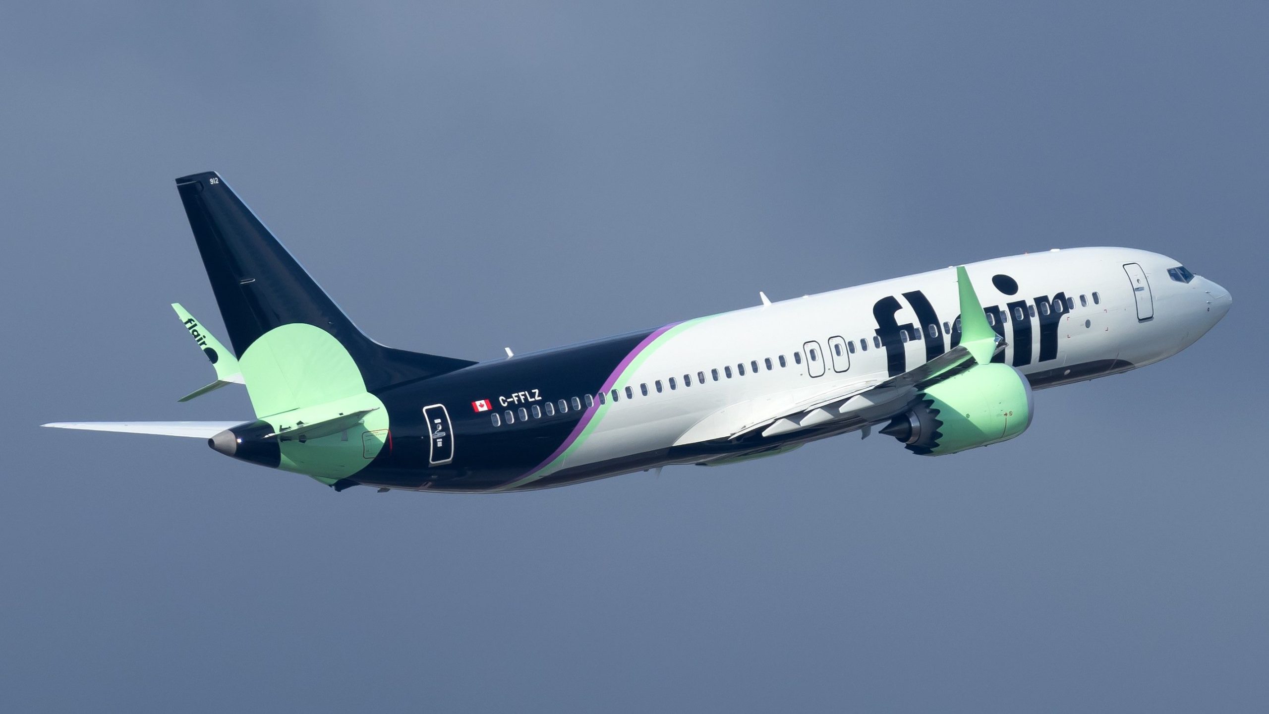 ボーイング737便を1ドルのベース運賃で提供するフレア航空