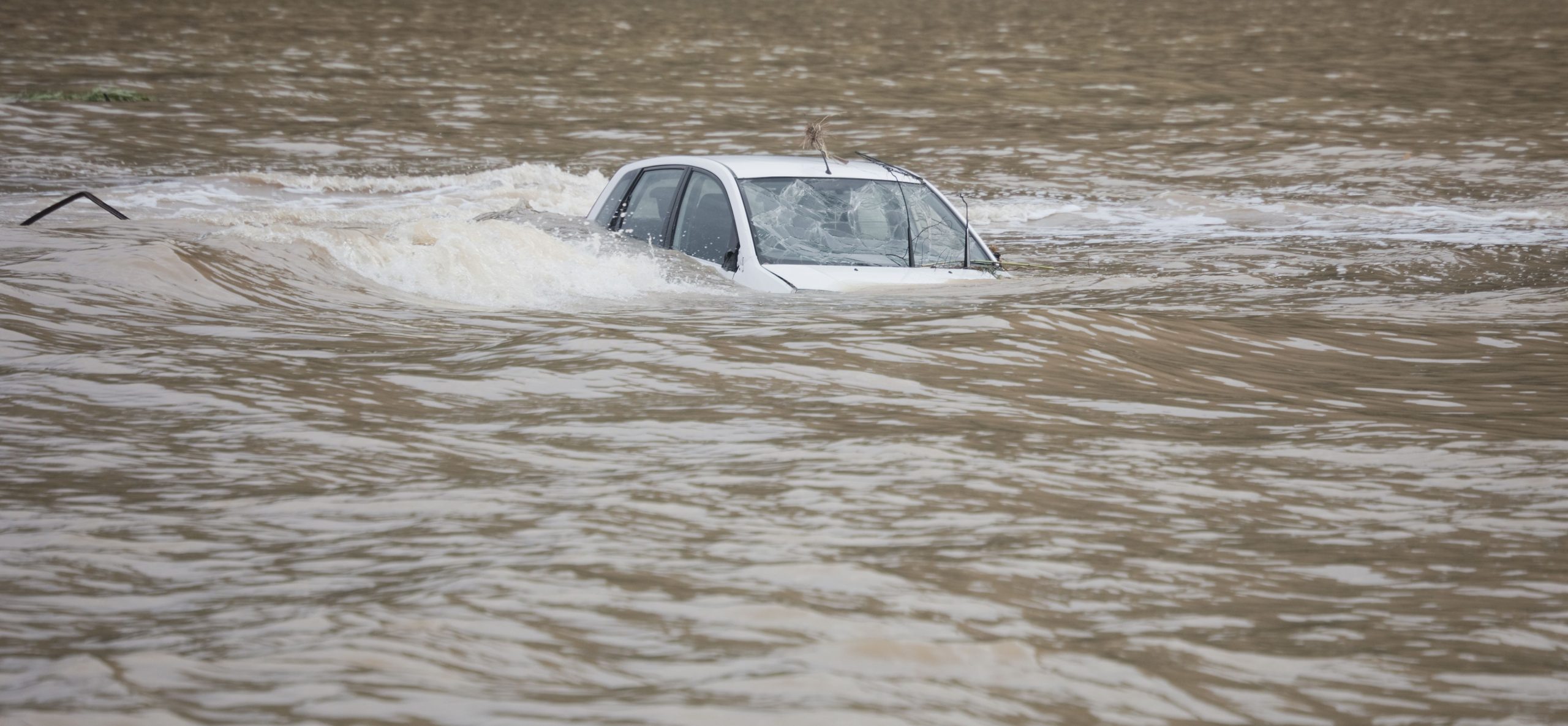 ダナストームシステムが旅行と生活を覆すため、シチリアの前例のない洪水と破壊