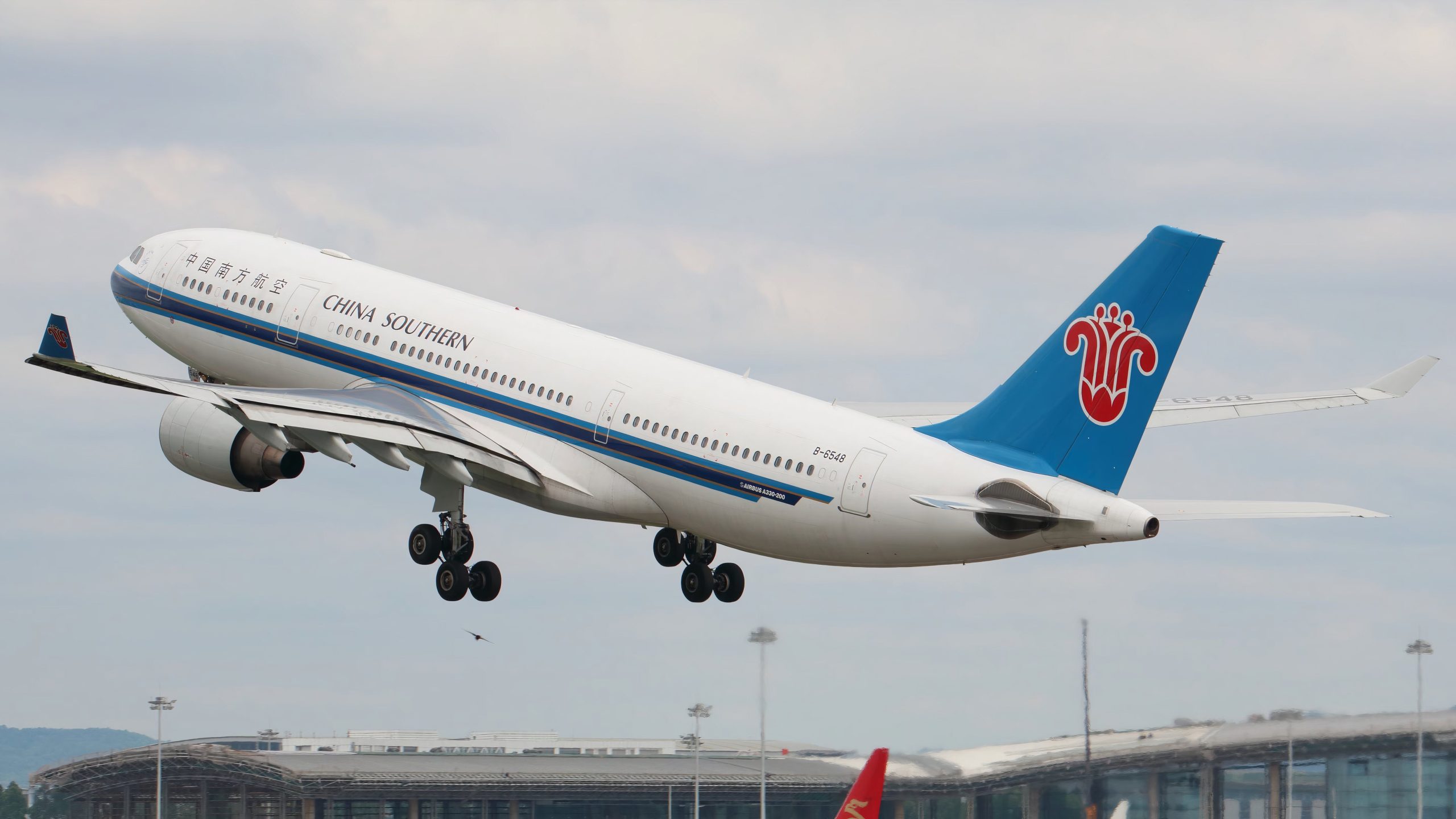 チャイナサザンエアバスA330ファーストメルボルン