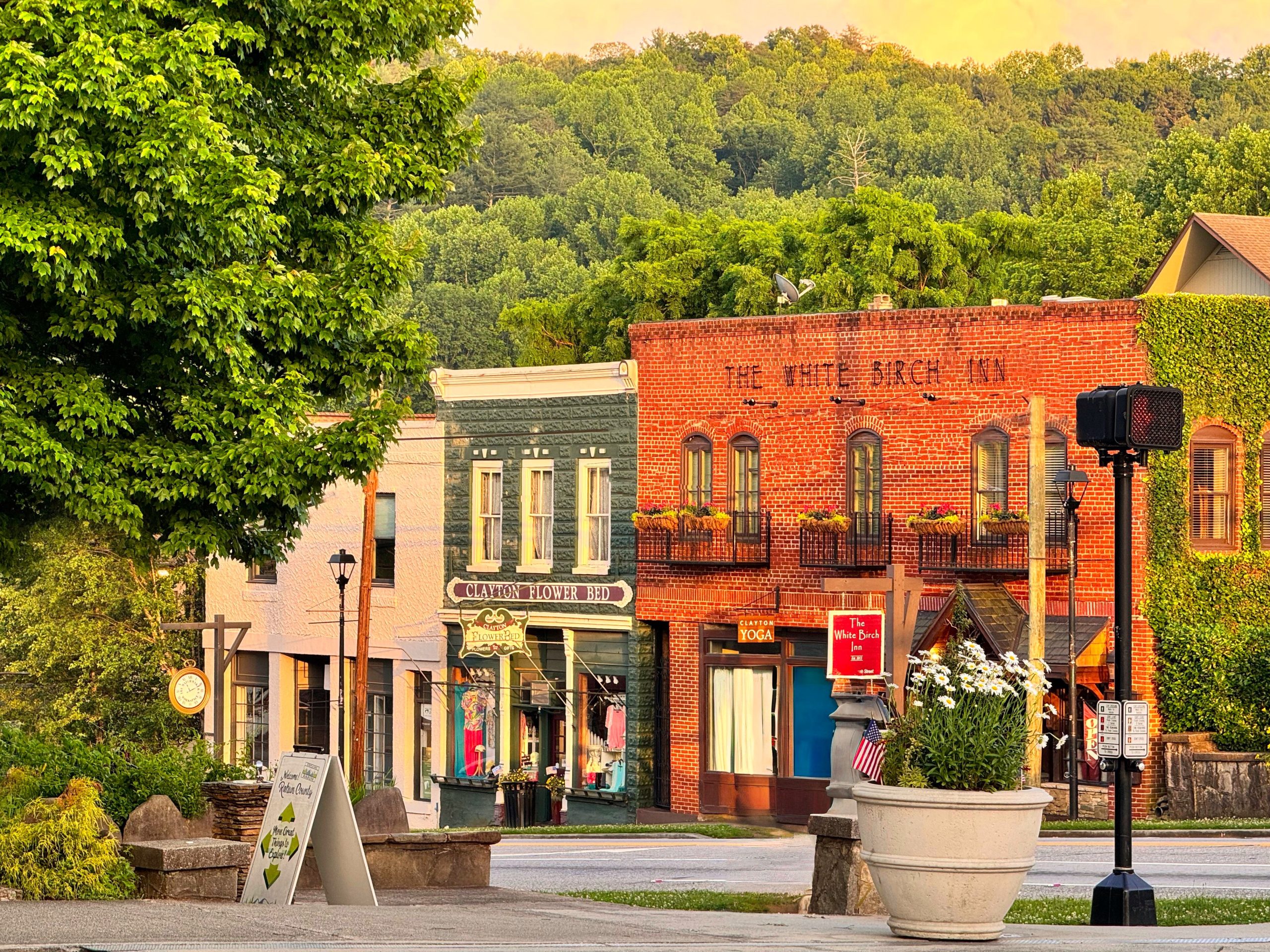 ジョージアで最も居心地の良い山の町のためにアトランタを忘れてください。