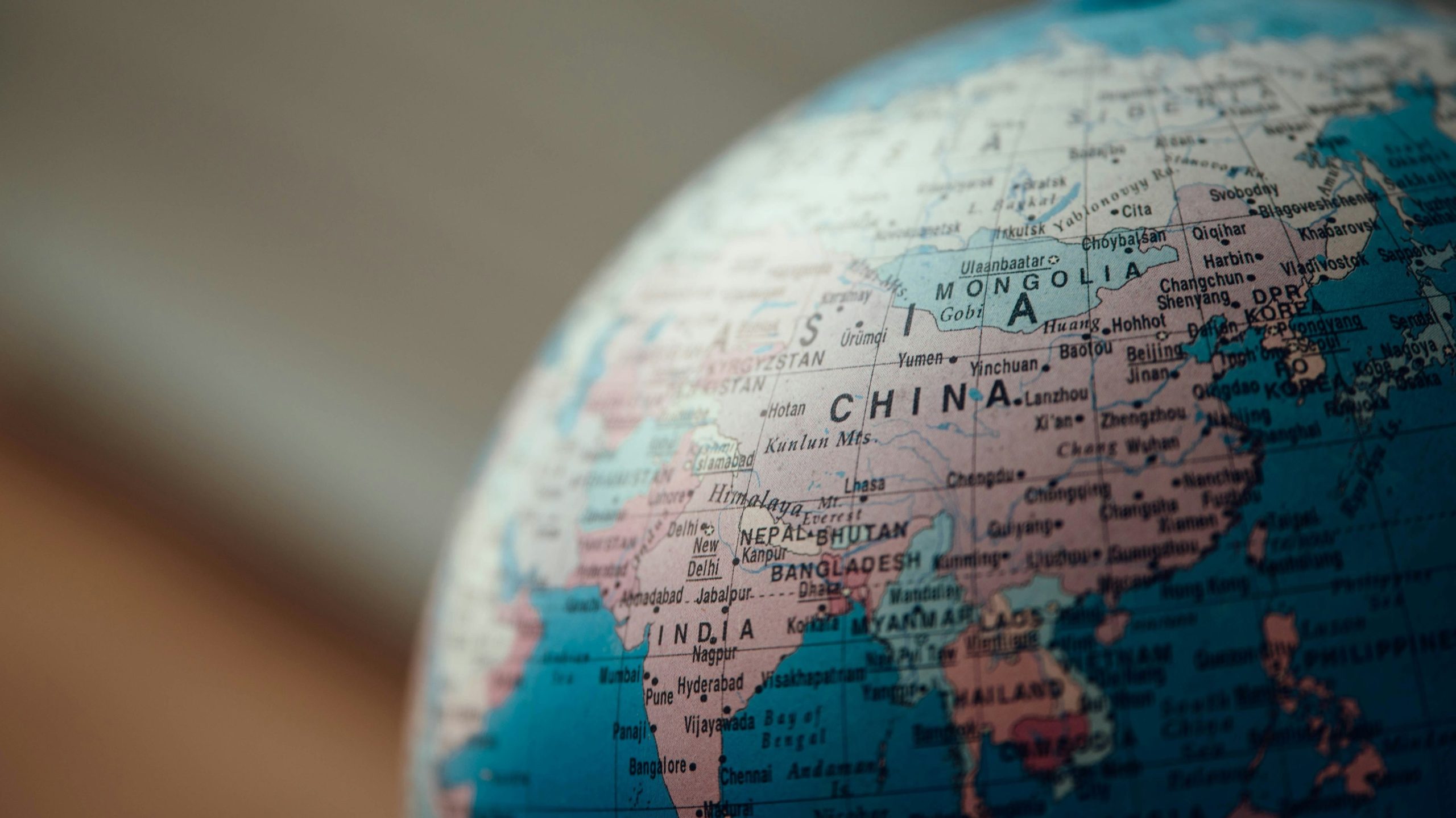 他の14の国と国境を共有している国は1つだけです