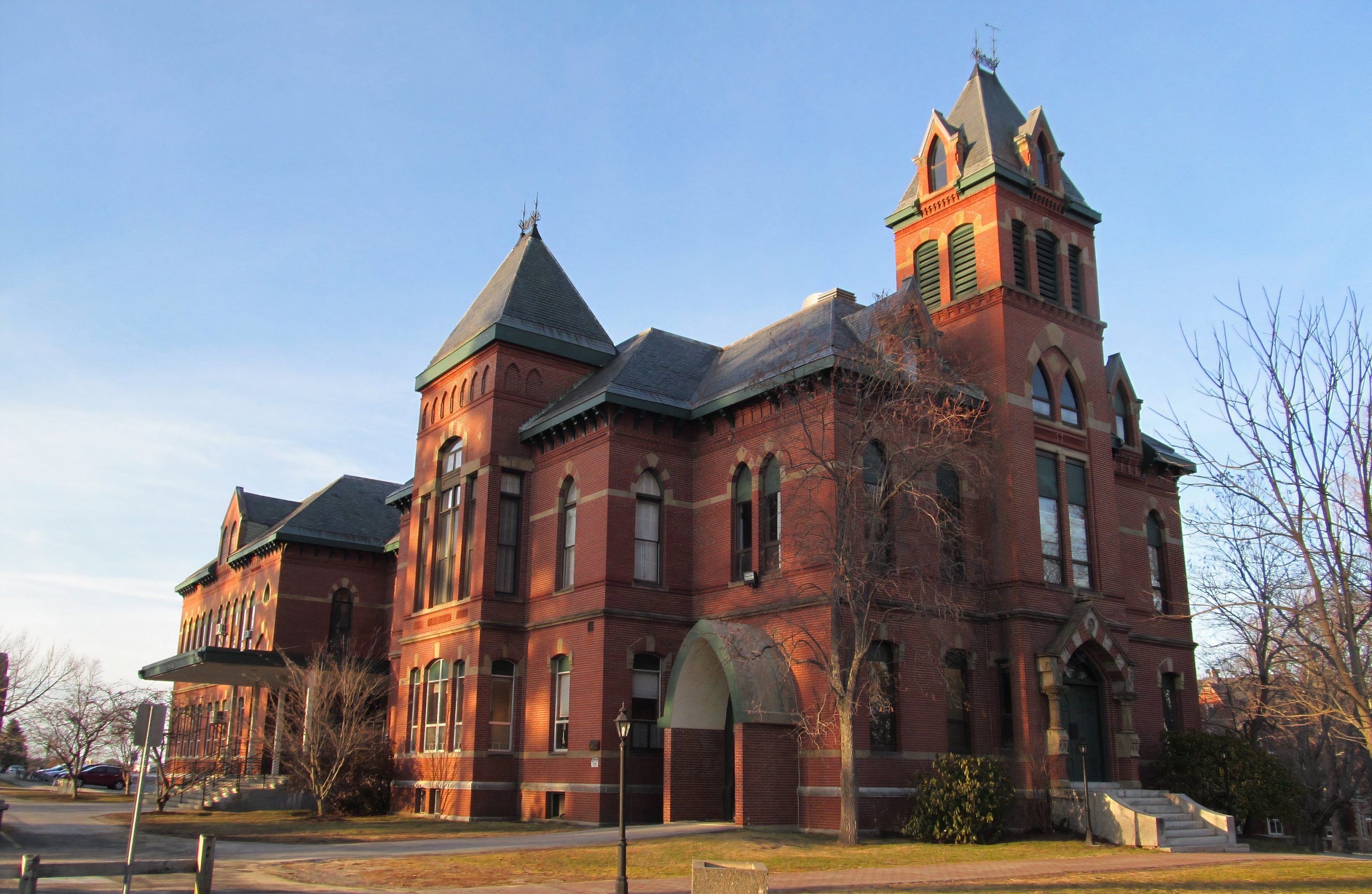 米国高校の下で見つかった150歳のメモの謎