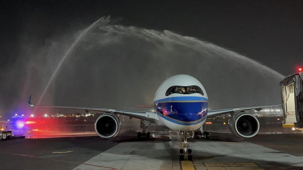 7,639航海マイル：世界で新しい9番目に長いルートが深Shenzhen Chinaから離陸