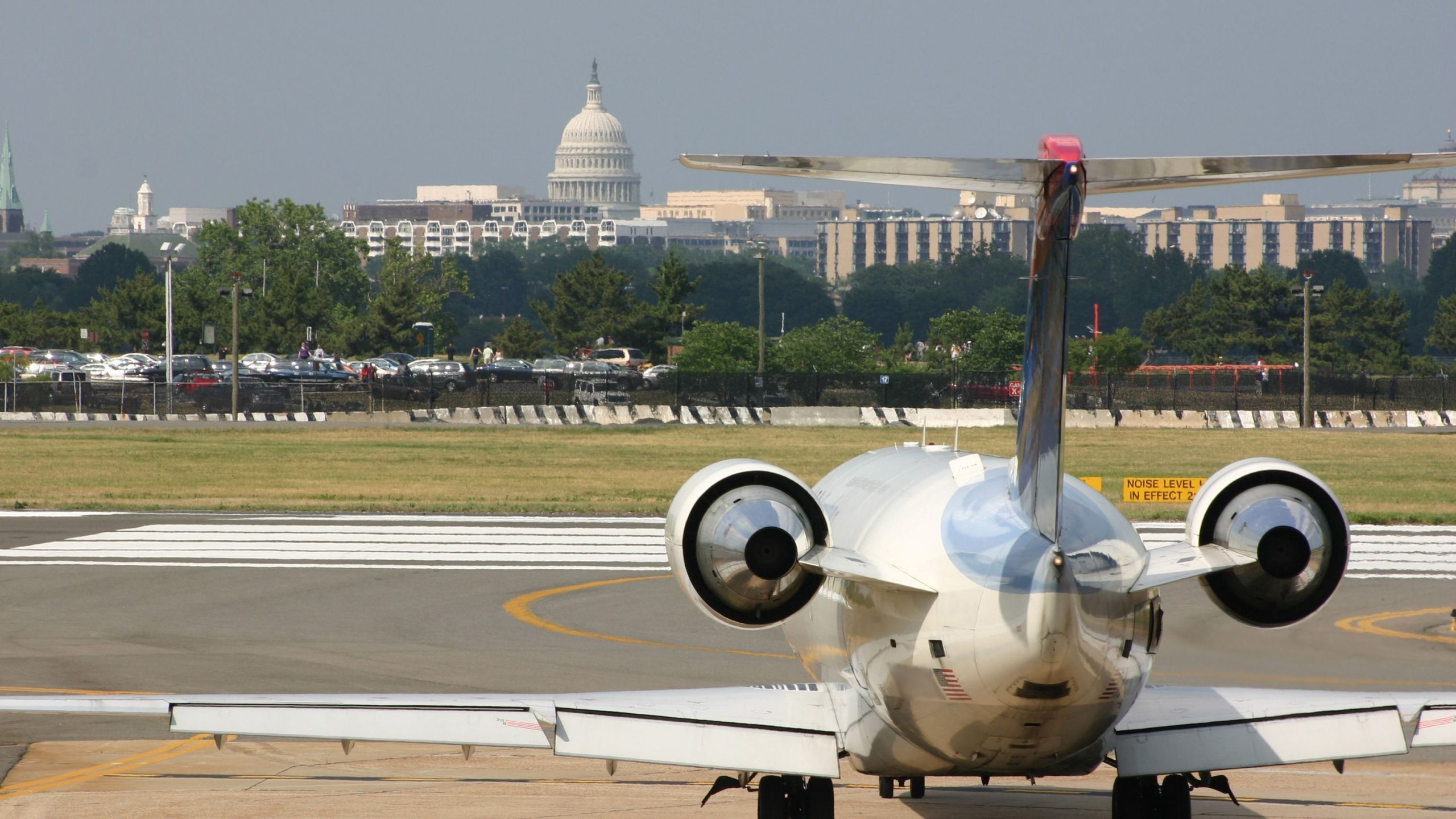 米国交通局長は、空域の混雑を修正するために、Elon Muskからの意見を求めています