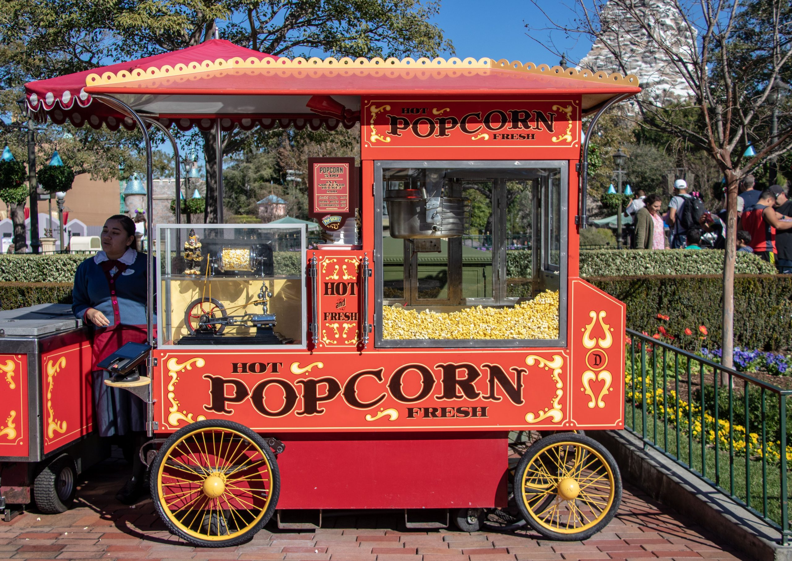 ディズニーランドの最初のフードホールについて私たちが知っていること