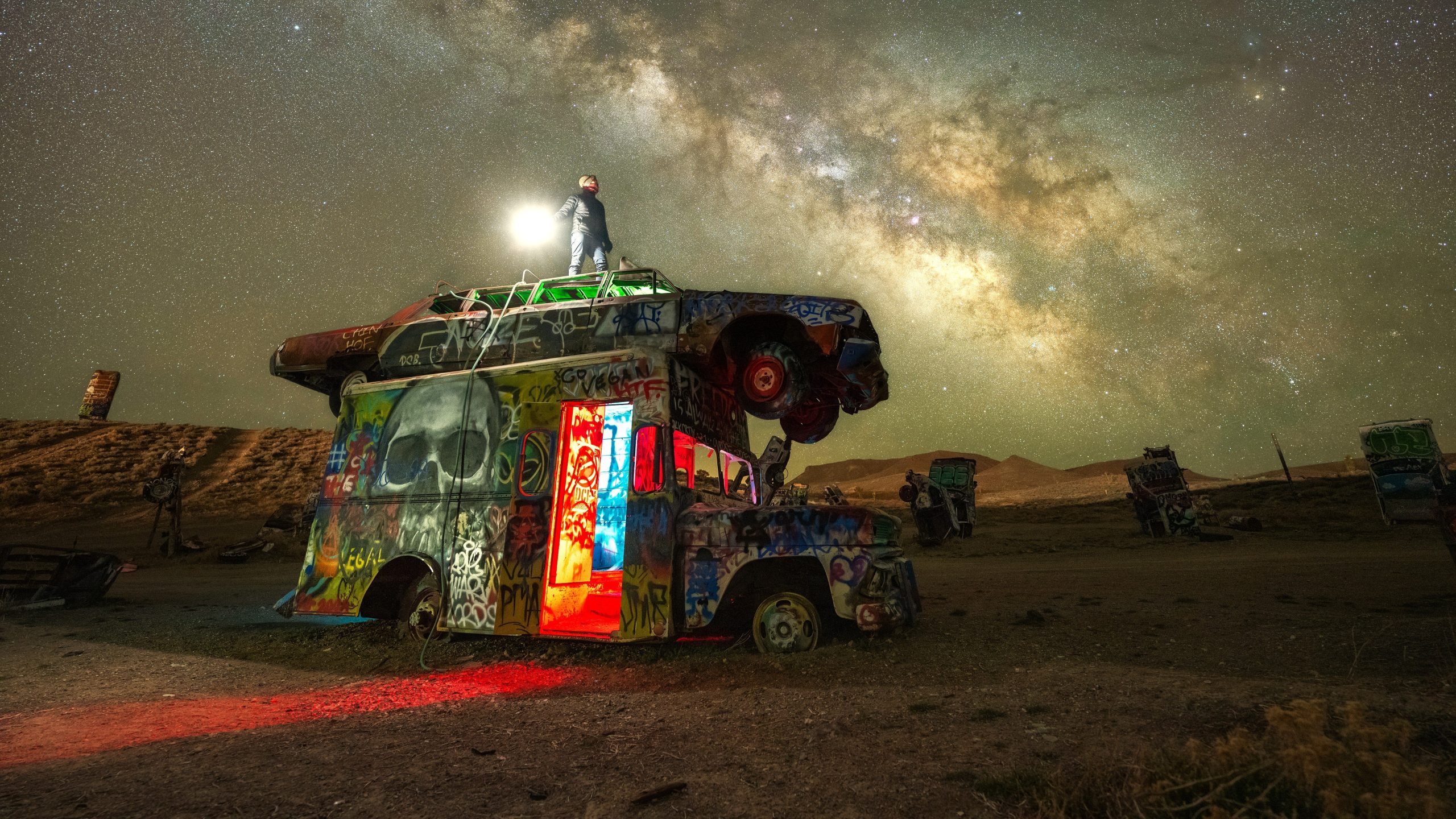 ネバダ州の「自動車の森」は、エリア51よりもさらに奇妙です