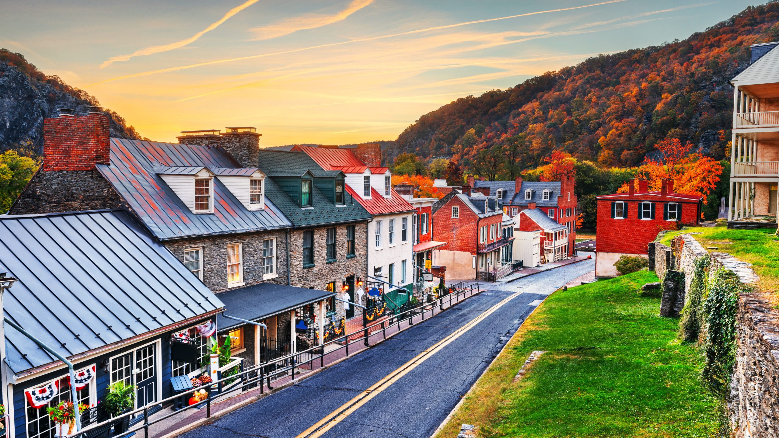 最高のダウンタウンのメインストリートがあるアメリカの10の町