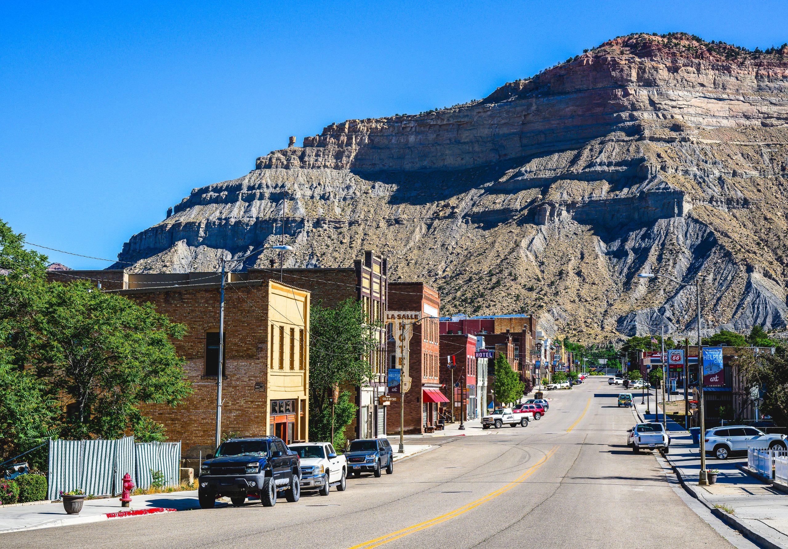 ユタ州で最も不名誉な町の1つは、心を揺さぶる自然の不思議を持っています