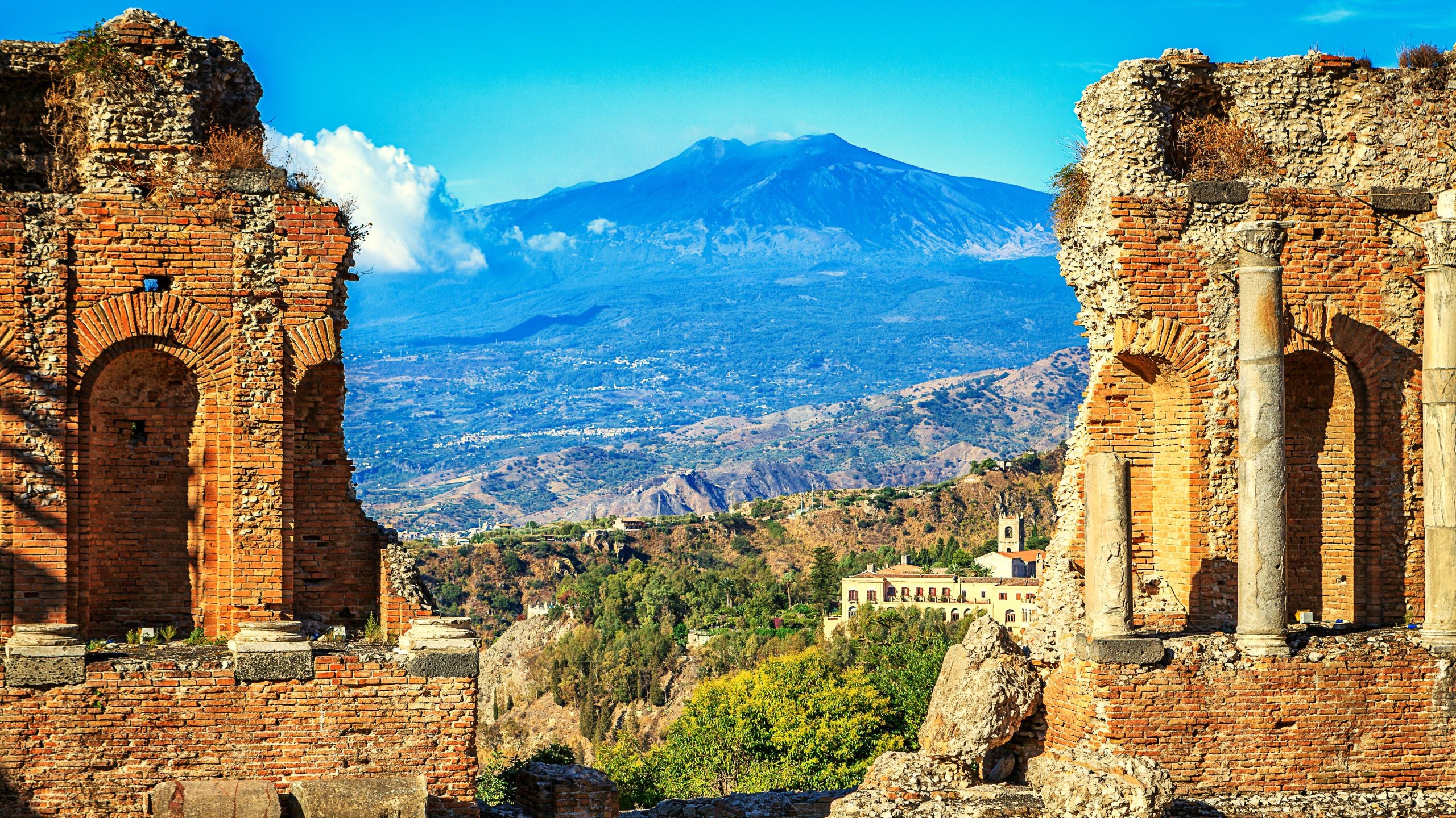 これはヨーロッパで最も高い火山です（そしてそれは揮発性です）