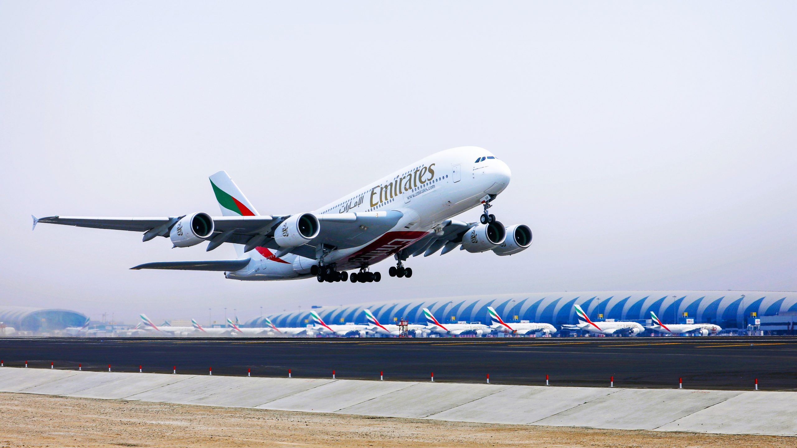 ドバイ国際空港では、昨年8700万人の乗客がいる31％の活動が急増しています