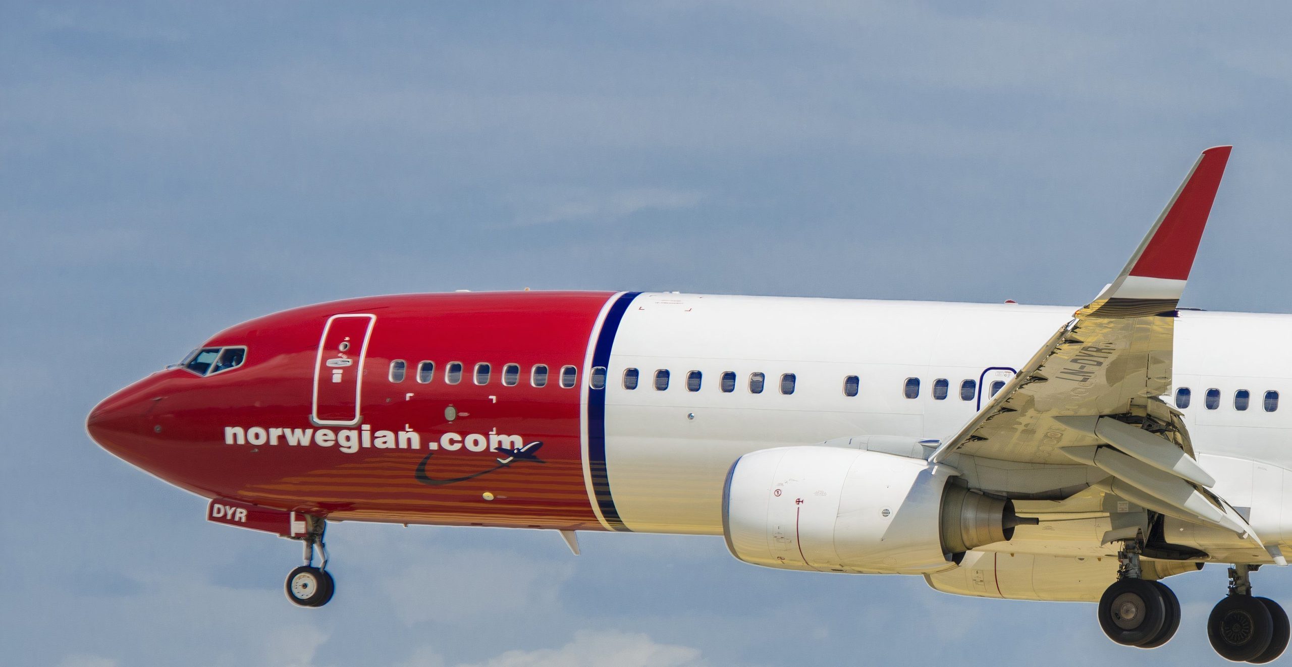 ノルウェーのエアボーイング737-800オーバーシュート滑走路とほぼ海に落ちる