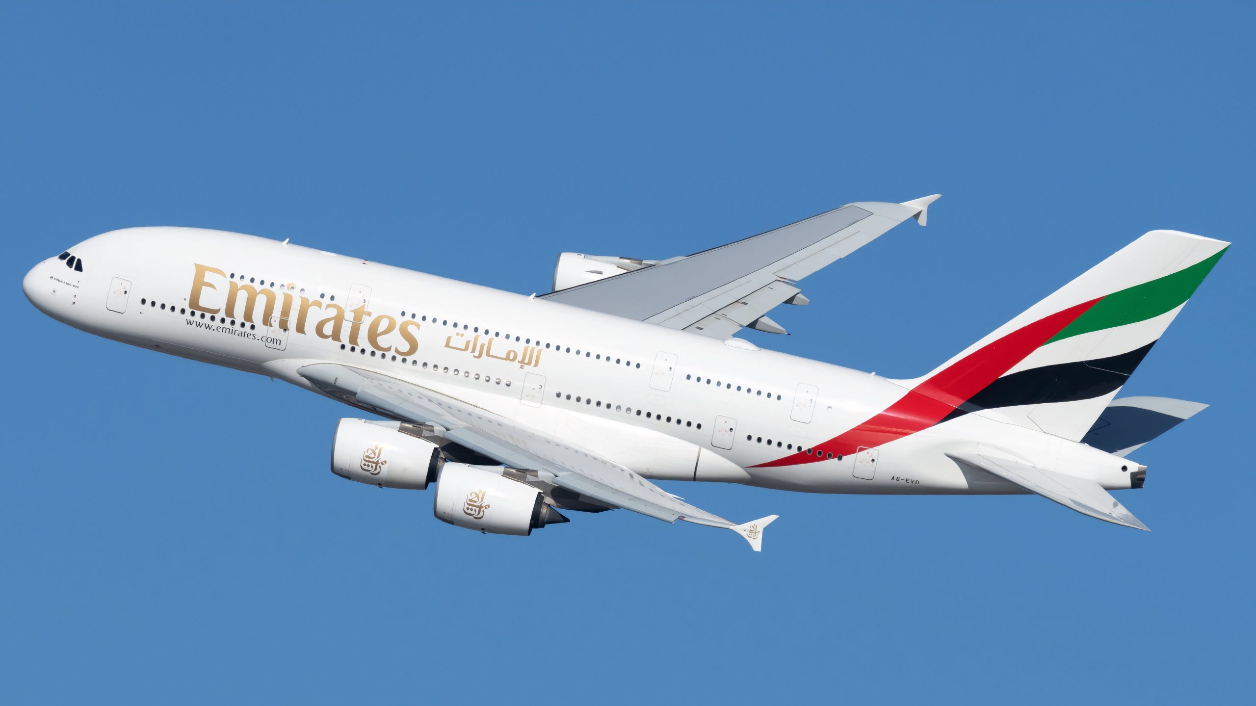 エミレーツは、米国へのフライトで特別な感謝祭のメニューを発表します