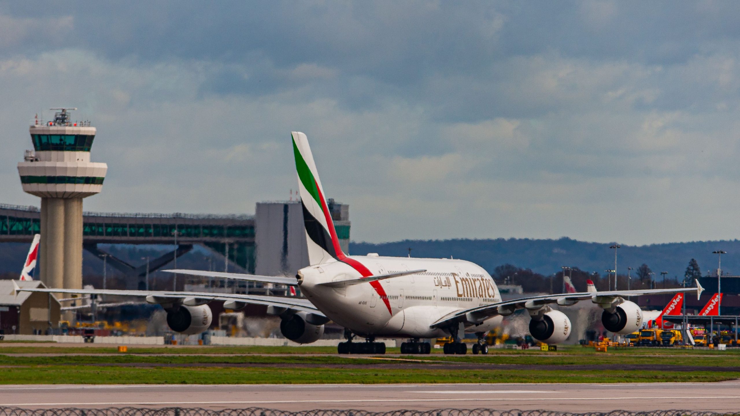 公共交通機関の使用の奨励：ロンドンガトウィック空港は、ドロップオフ料金を20％引き上げます