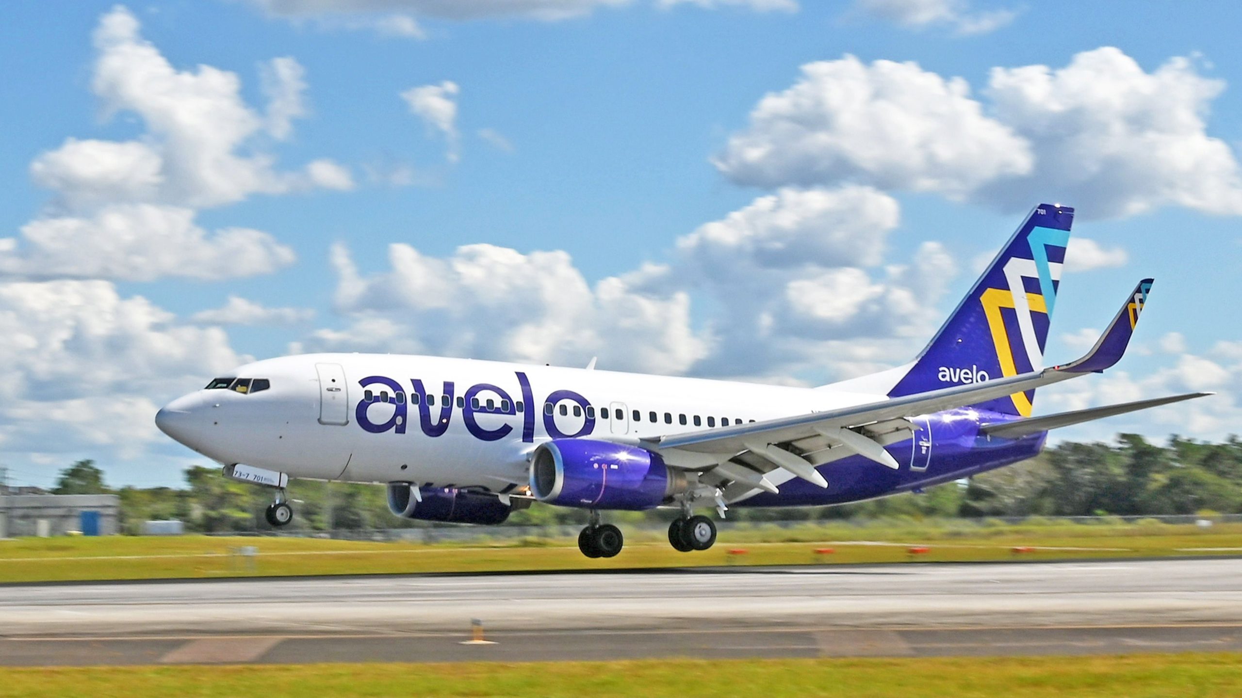 Avelo Expands 'Wine Travels Free」プログラムはボーイング737便でプログラム