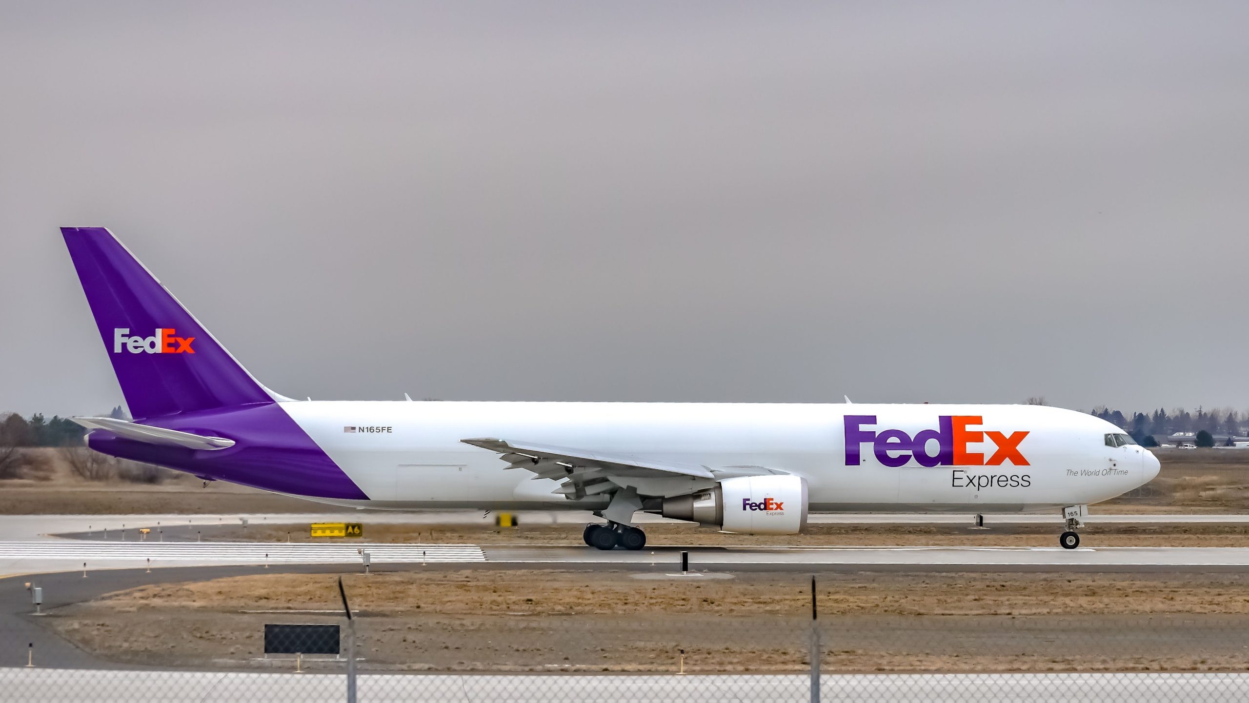 FAAの再認可法案は、ボーイング5年排出免除を獲得して767の貨物船を構築します