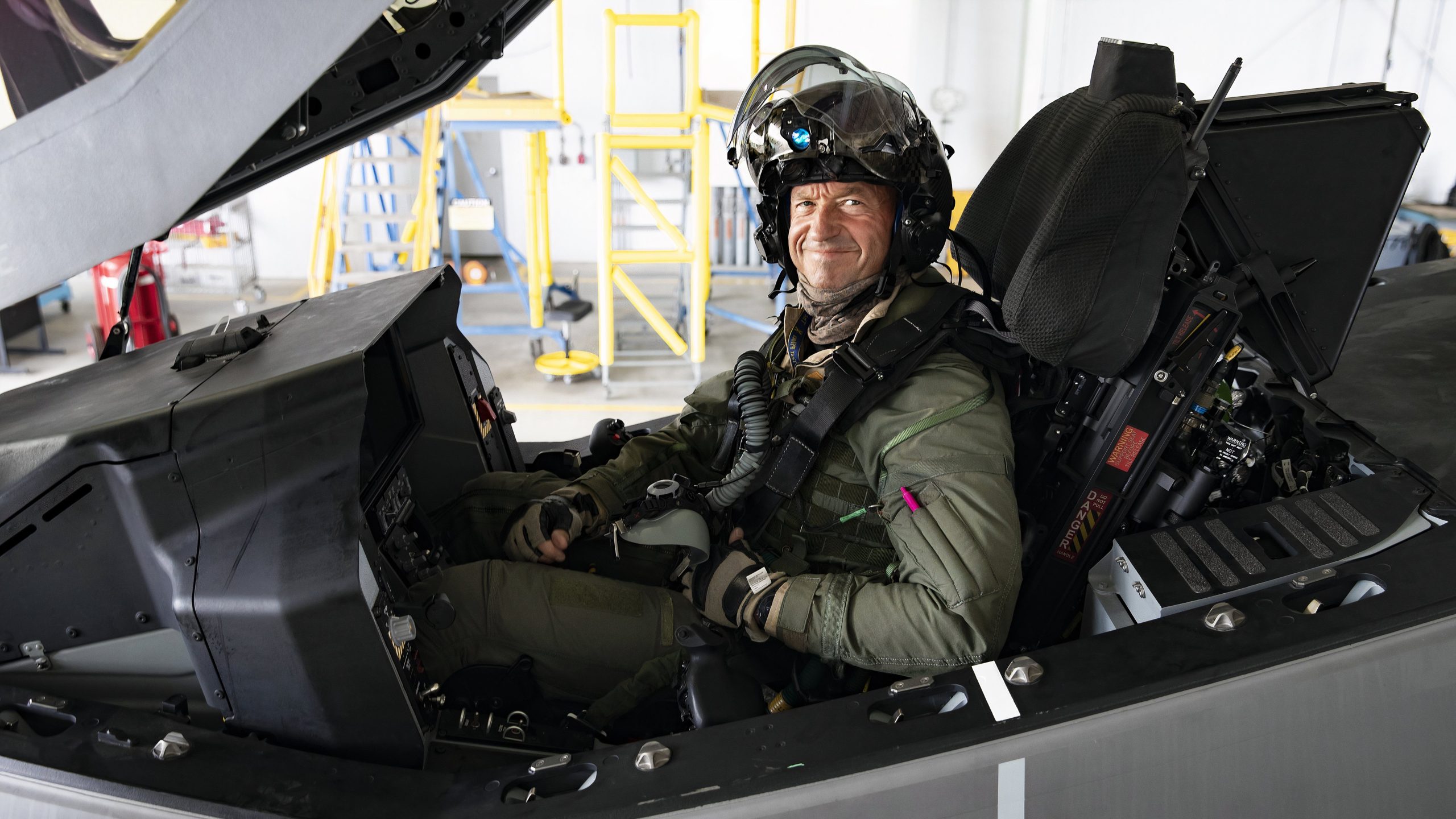 Elon MuskはF-35Sが失敗であると主張し、乗組員ジェットは時代遅れです：経験豊富なテストパイロットは同意しません