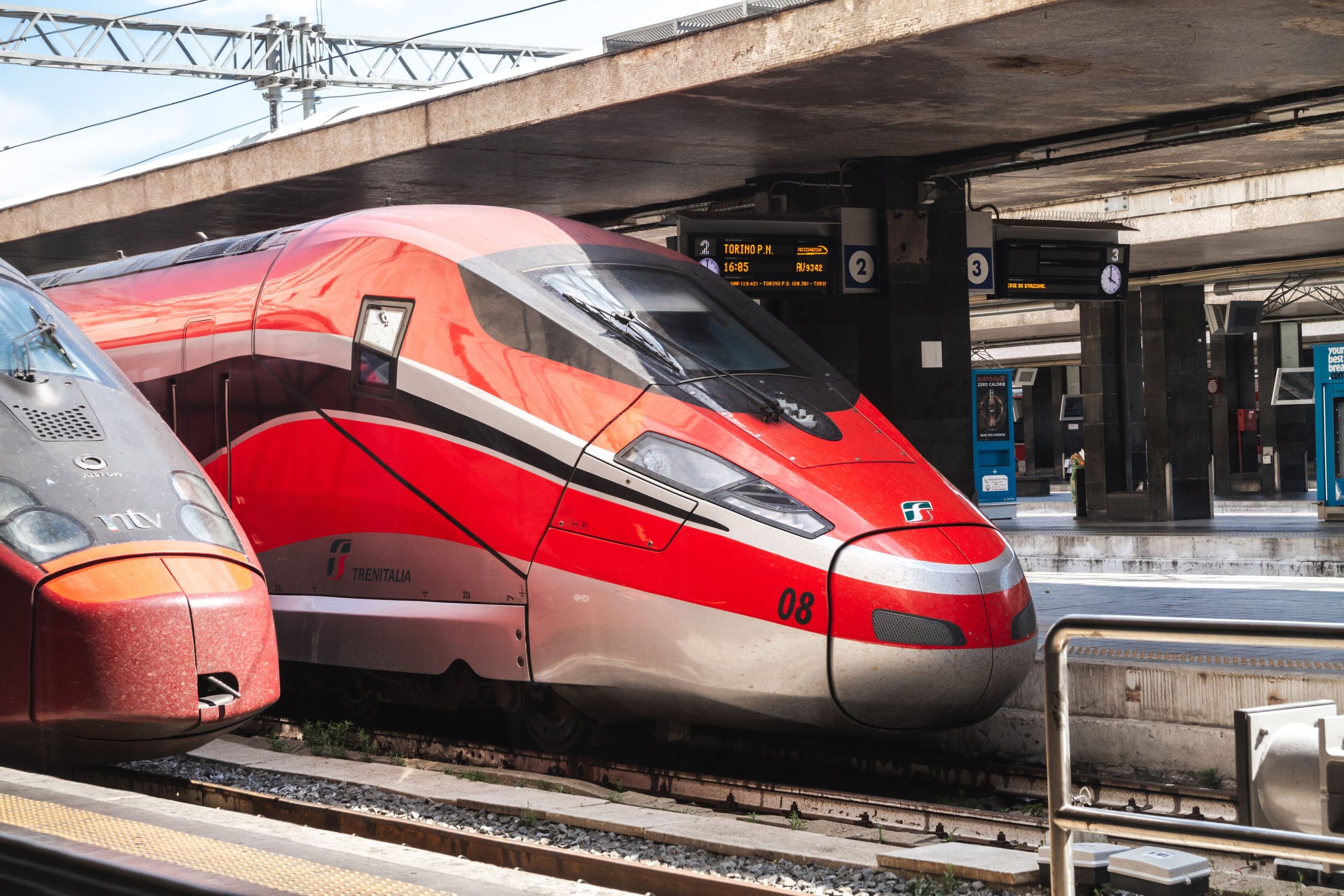 通勤の悪夢は、旅行が停止するにつれて、ローマの最大の列車駅の2つで続きます