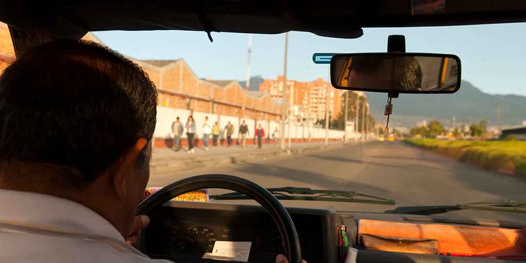 コロンビアの輸送：バス、タクシー、空気、海