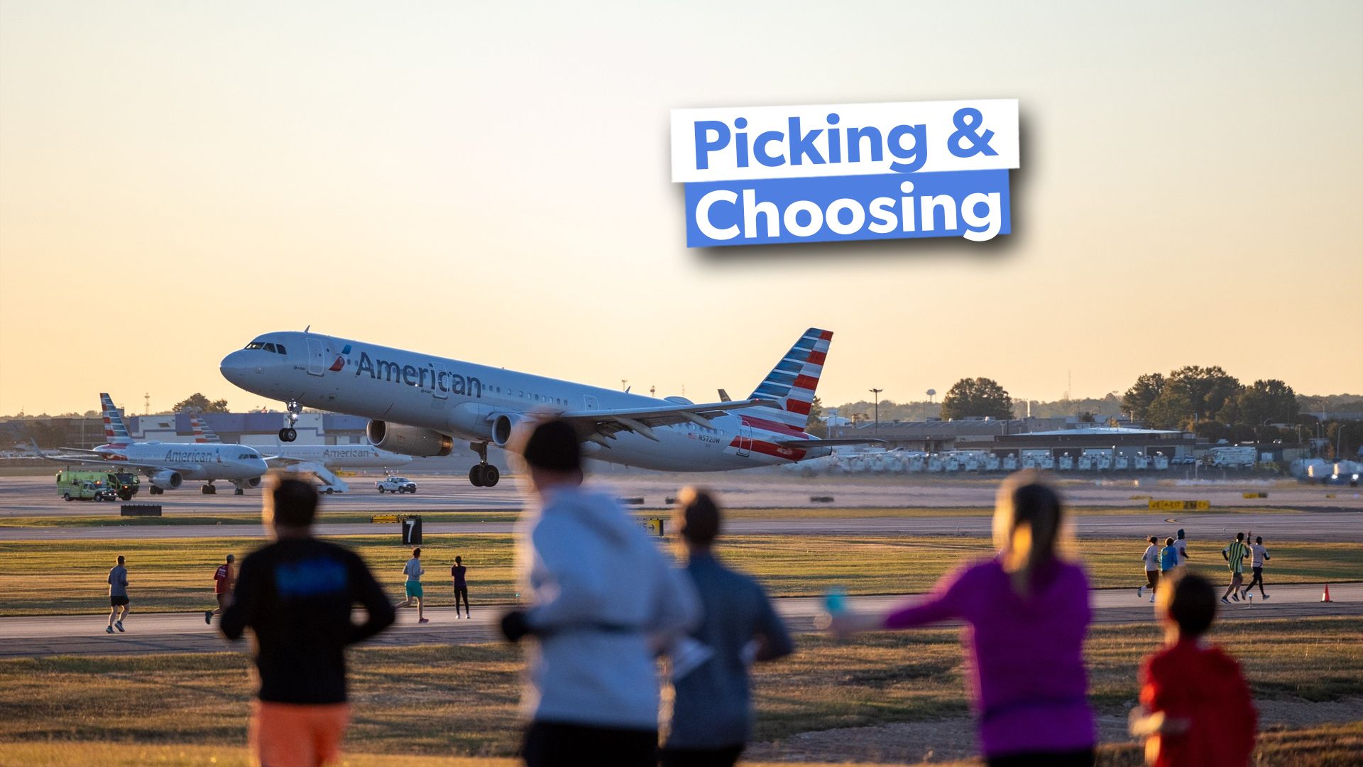 航空会社は、各ルートに適した航空機をどのように決定しますか？